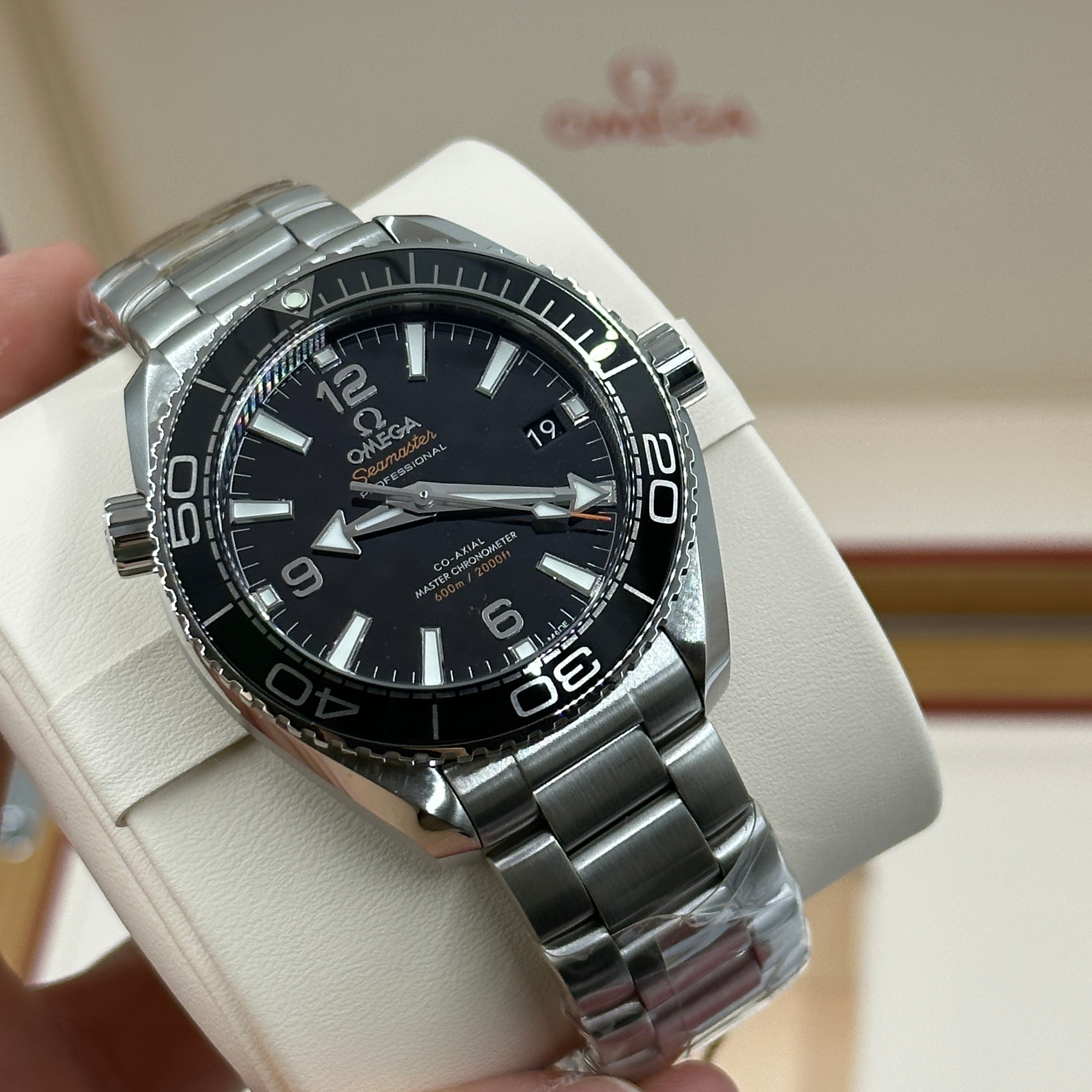 Omega Seamaster Planet Ocean 215.30.40.20.01.001