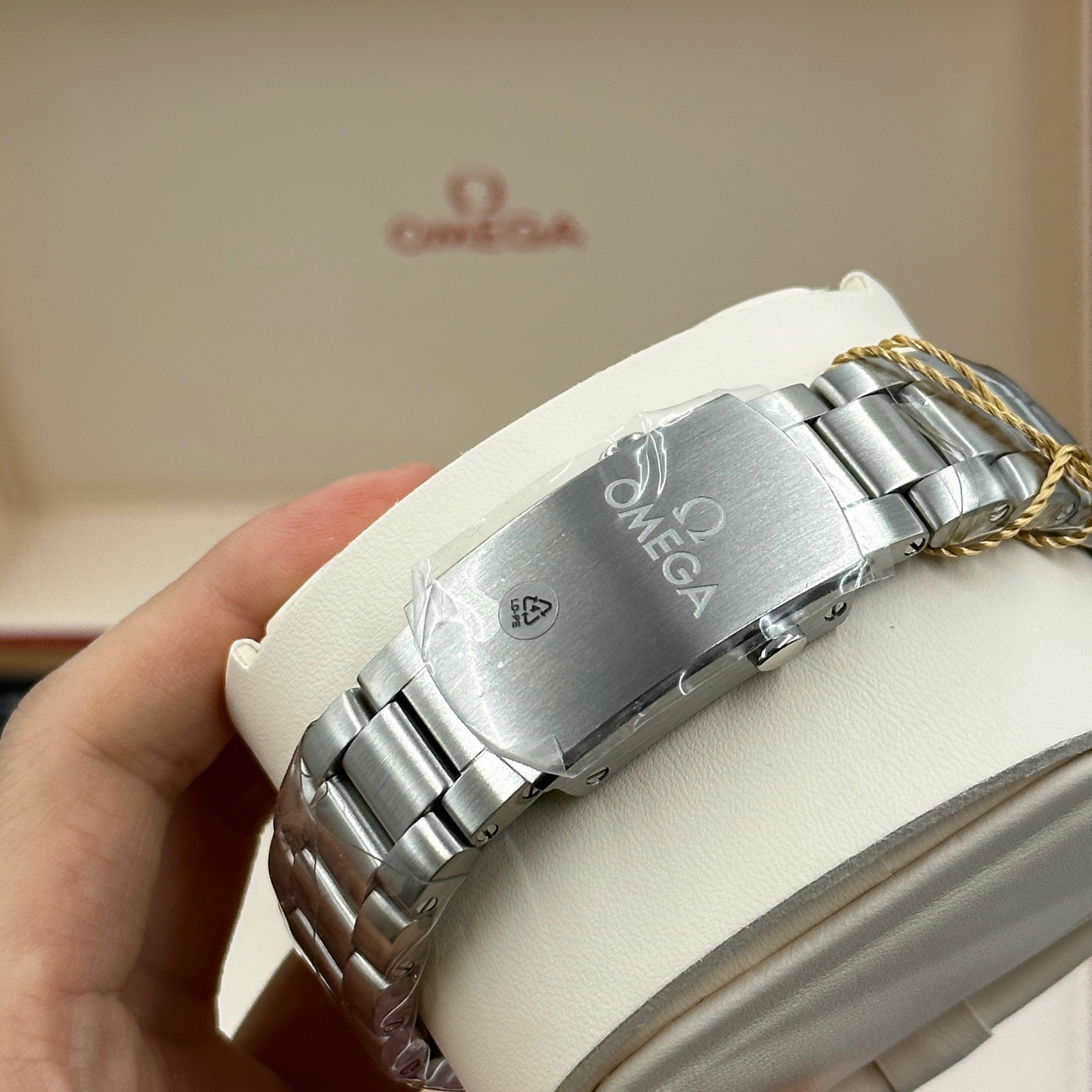 Omega Seamaster Planet Ocean 215.30.40.20.01.001