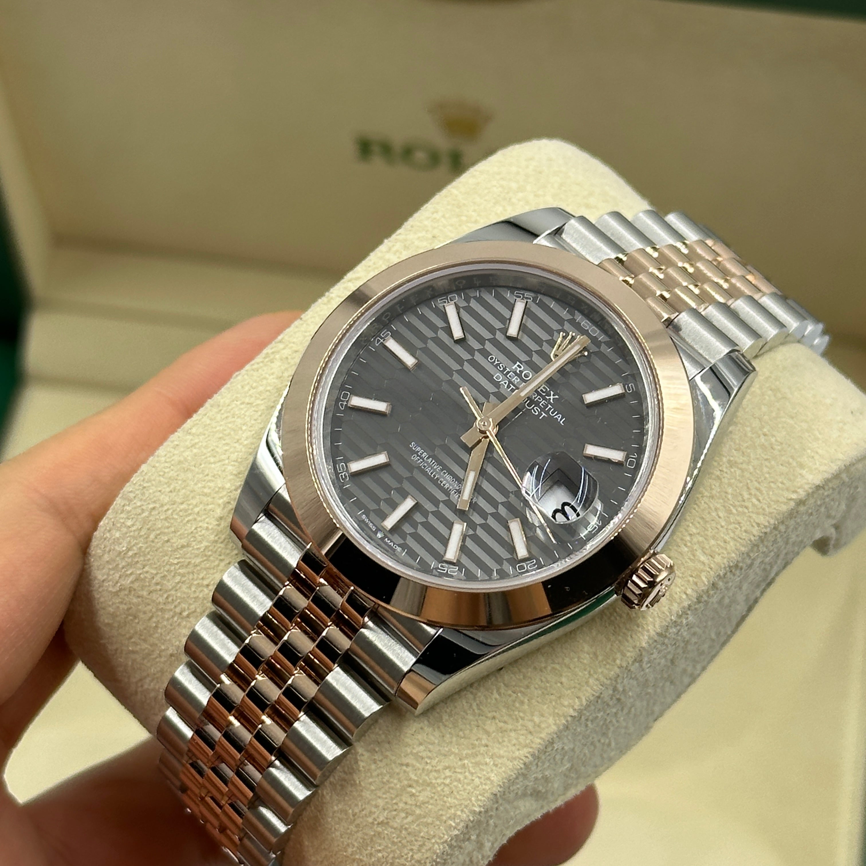 Rolex Datejust 41 126301 Grau geriffeltes Jubiläum 2024