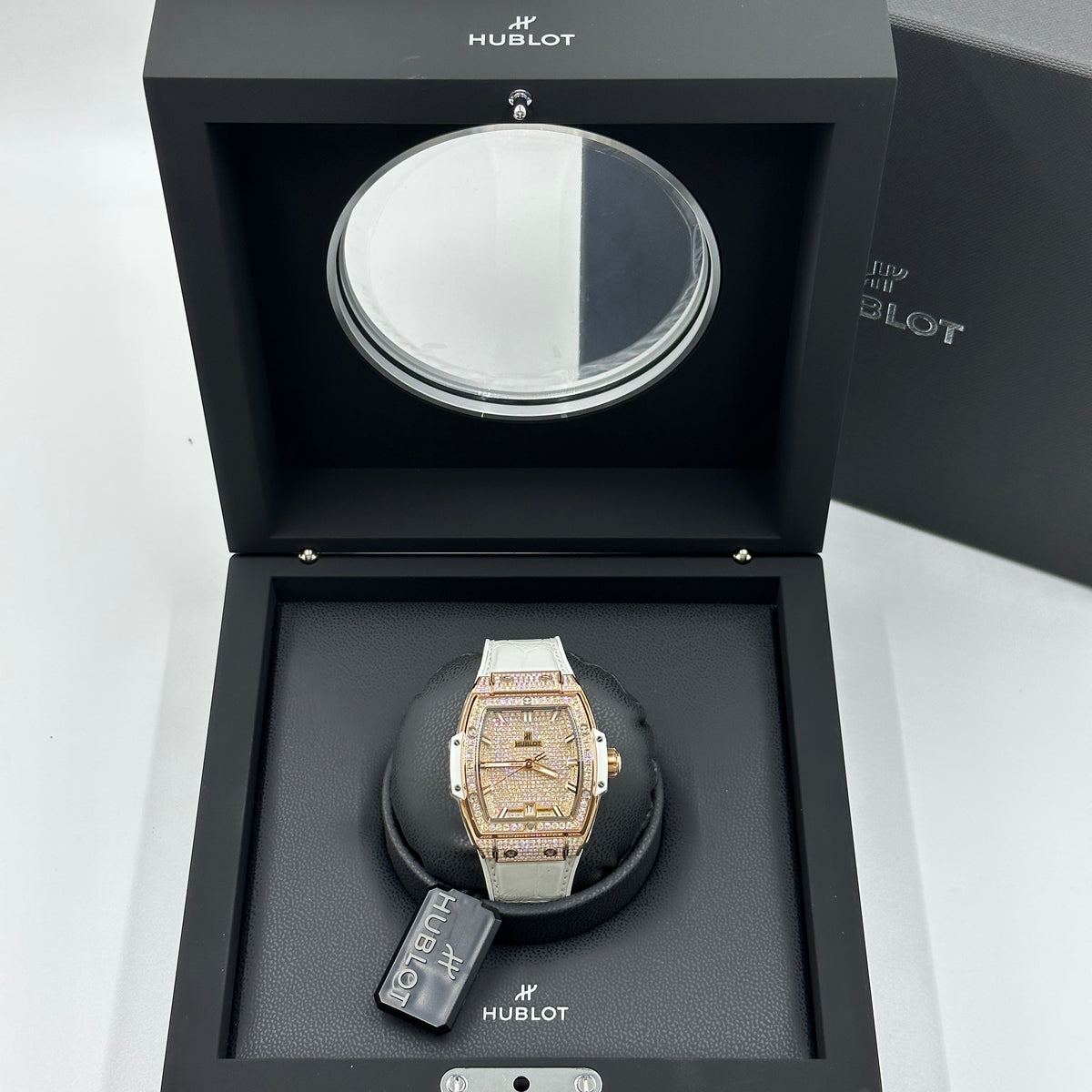 Hublot Spirit Of Big Bang King Gold White Pavé Full 39mm 665.OE.9010.LR.1604 2026