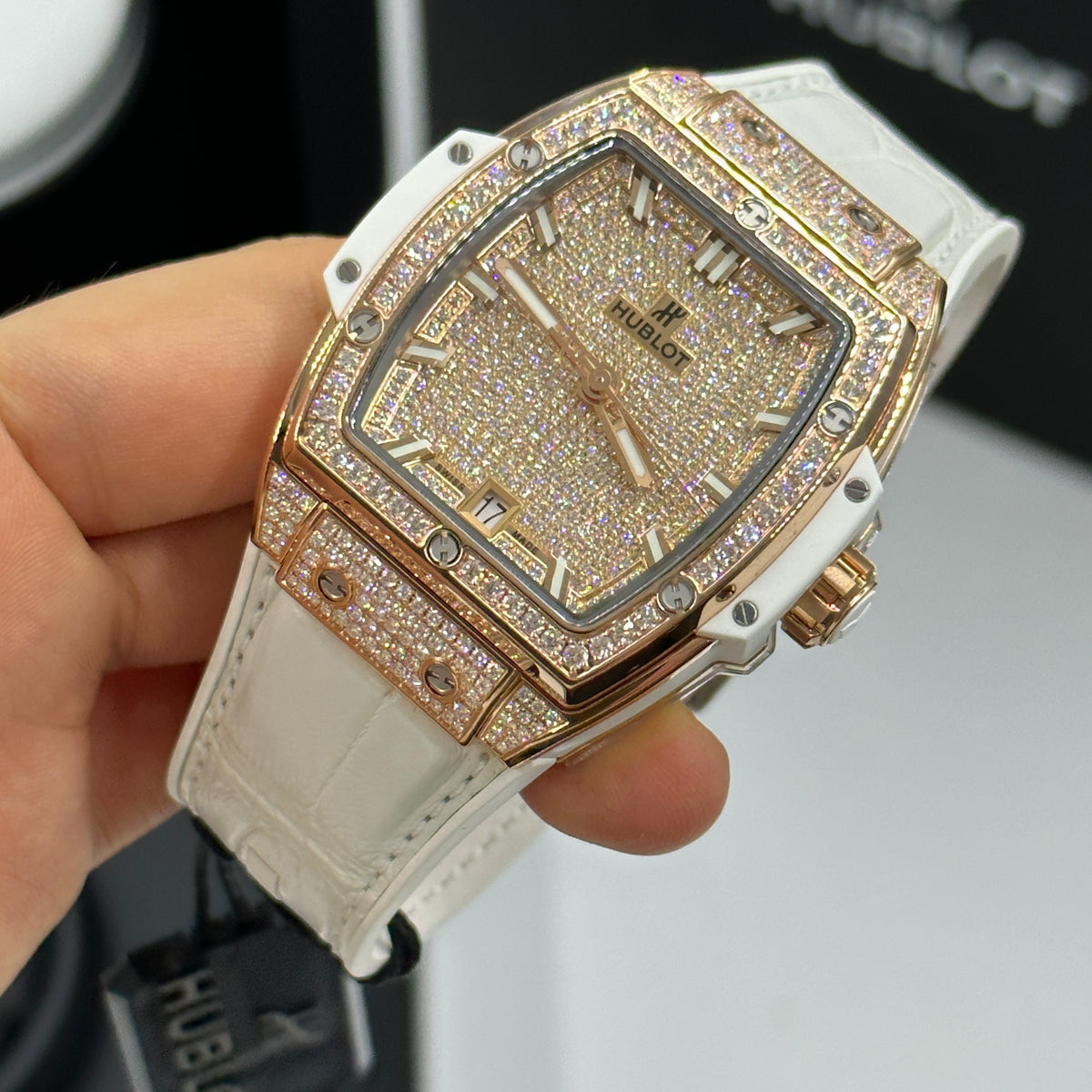 Hublot Spirit Of Big Bang King Gold White Pavé Full 39mm 665.OE.9010.LR.1604 2026