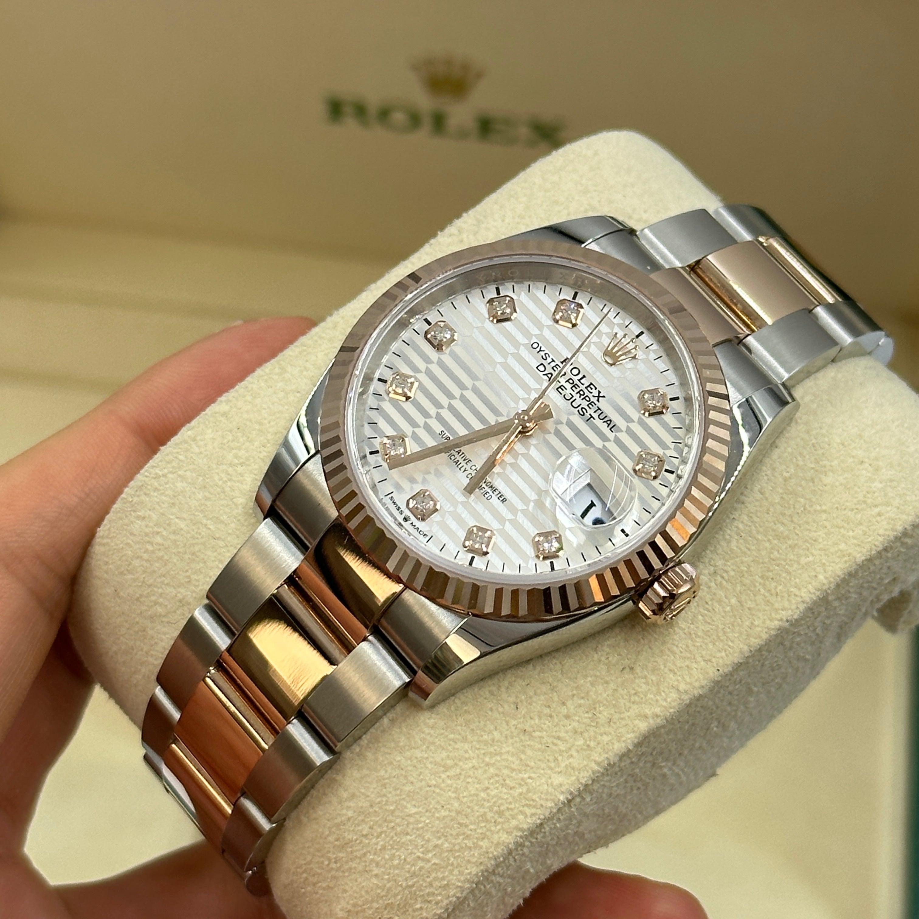 Rolex Datejust 36 126231G Silber geriffelte Oyster 2024