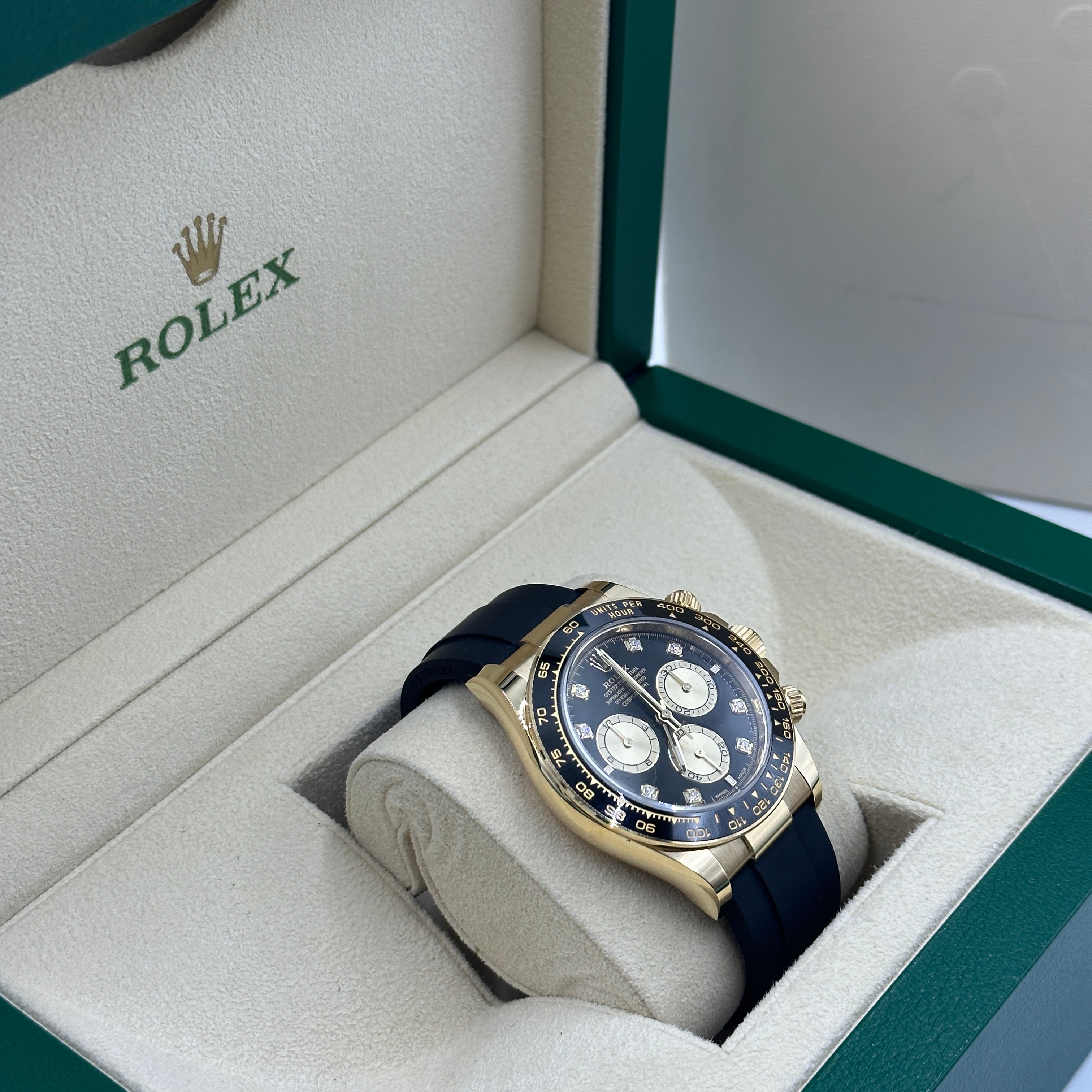 Rolex Cosmograph Daytona 126518 Leuchtend schwarz und golden mit Diamanten besetzt