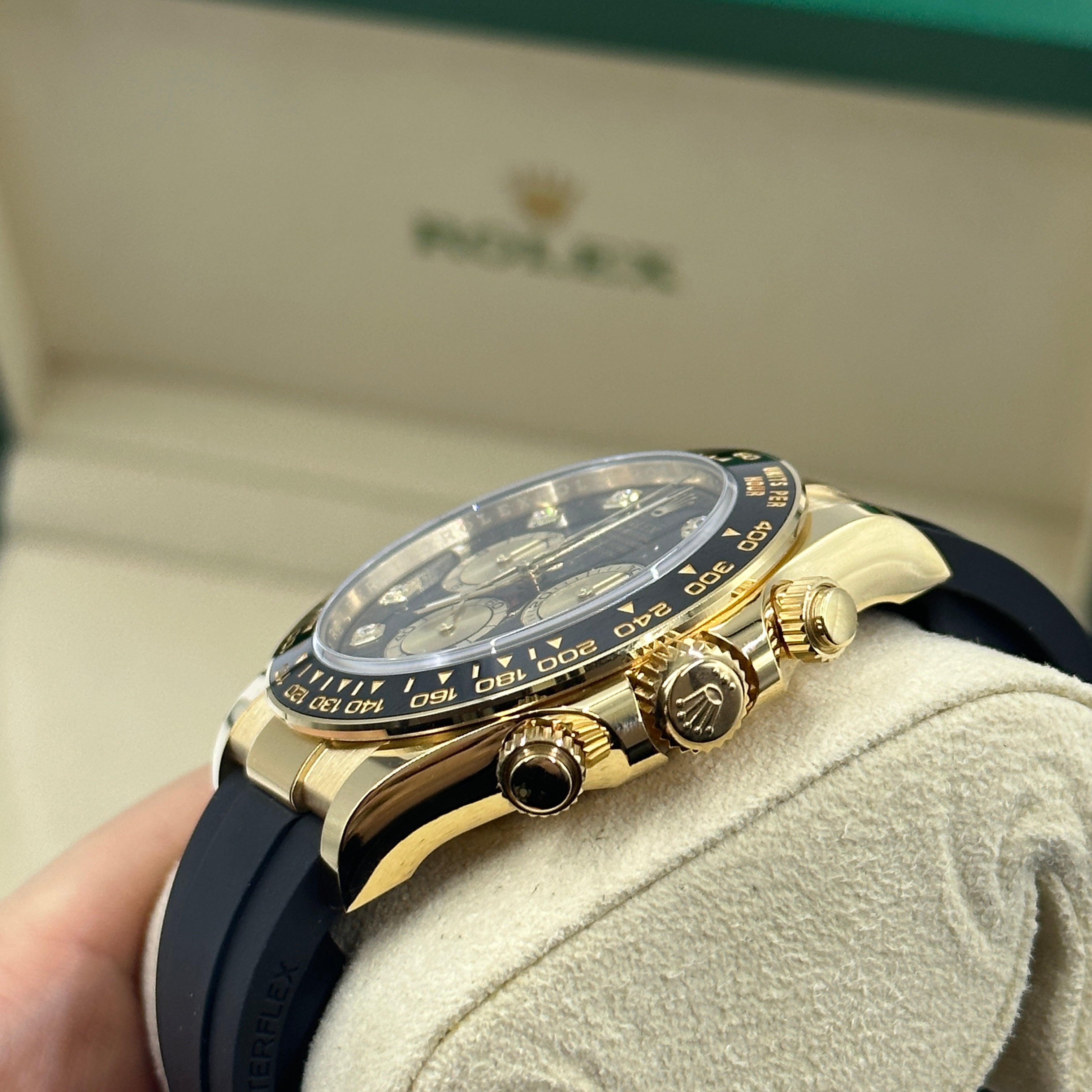 Rolex Cosmograph Daytona 126518 Leuchtend schwarz und golden mit Diamanten besetzt