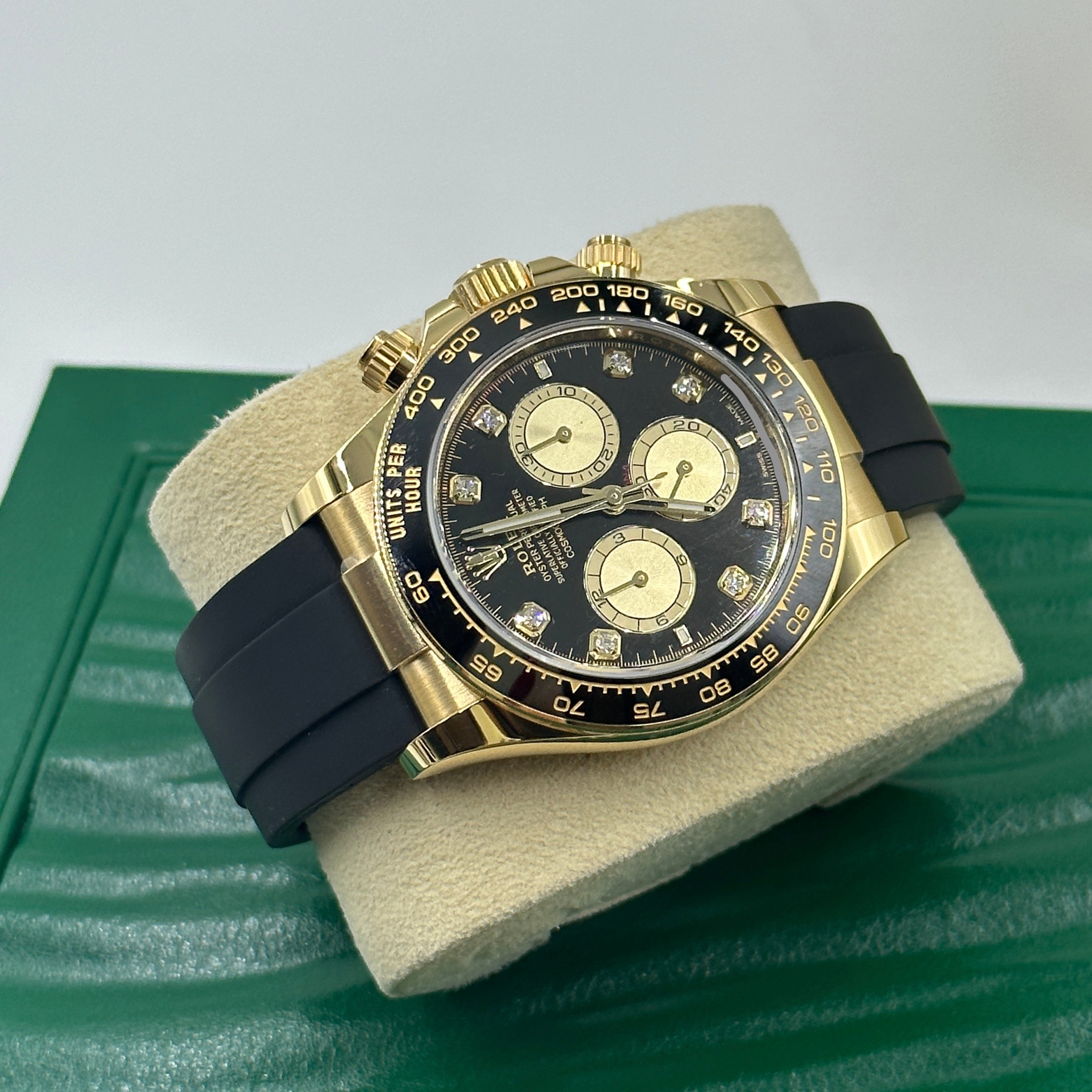 Rolex Cosmograph Daytona 126518 Leuchtend schwarz und golden mit Diamanten besetzt