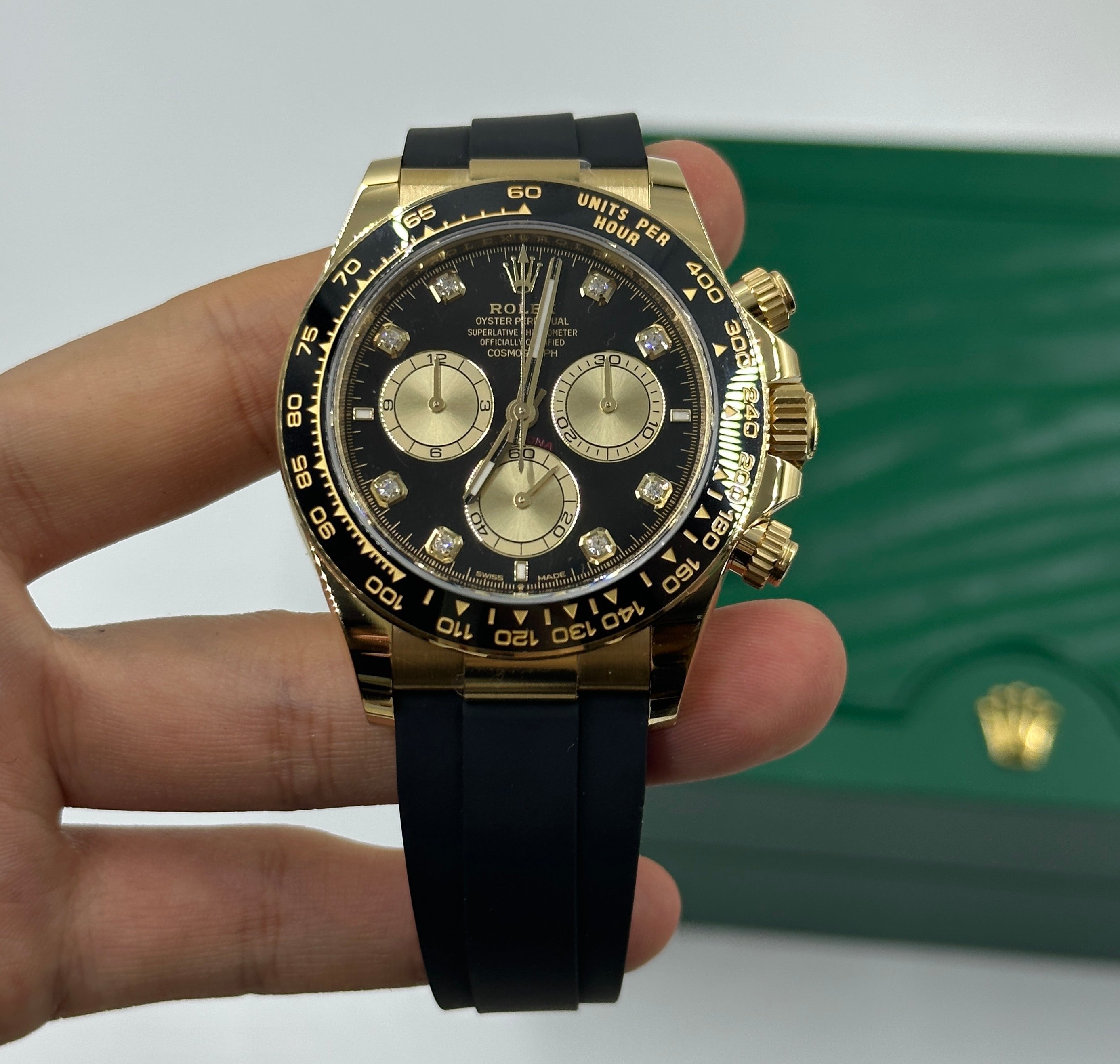 Rolex Cosmograph Daytona 126518 Leuchtend schwarz und golden mit Diamanten besetzt