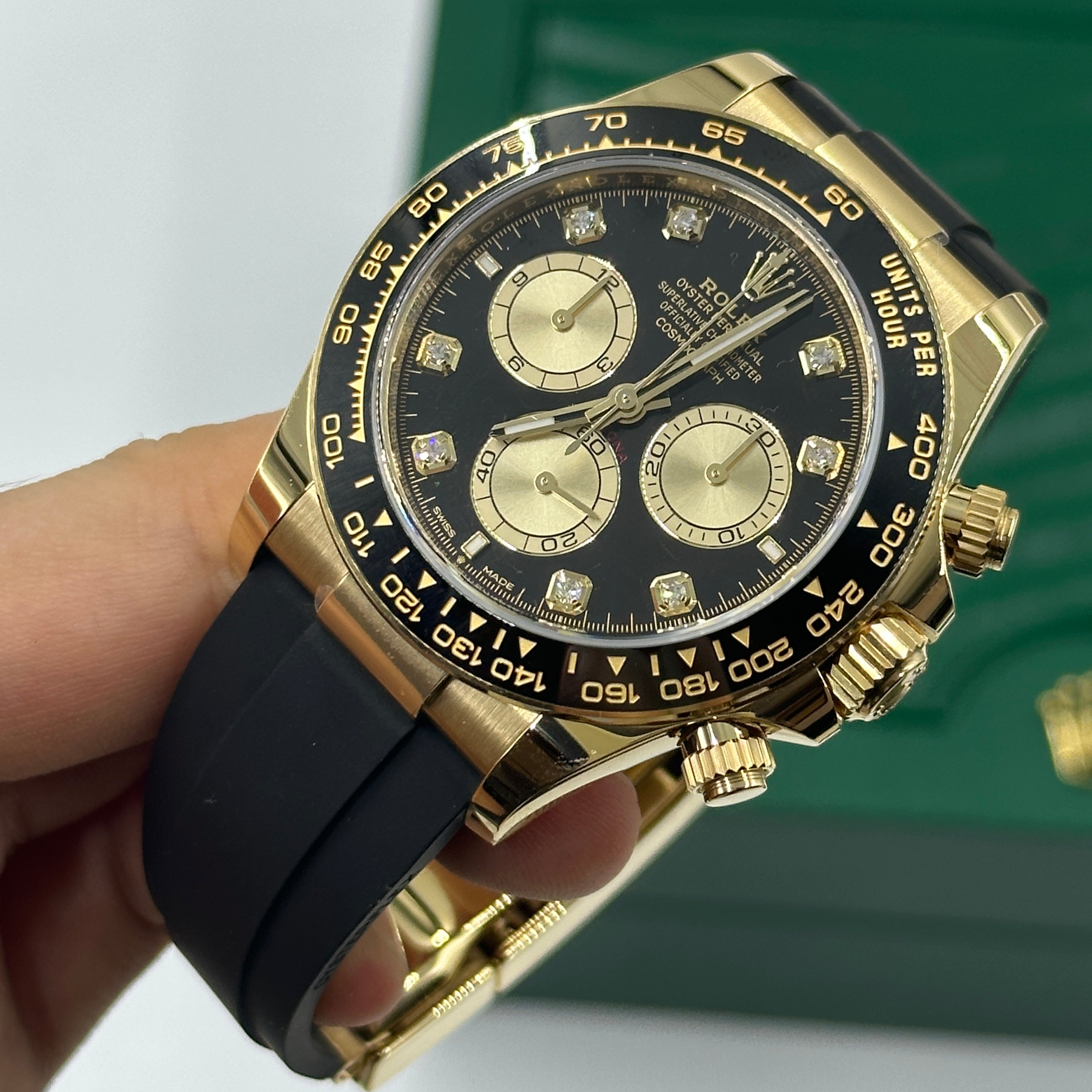 Rolex Cosmograph Daytona 126518 Leuchtend schwarz und golden mit Diamanten besetzt