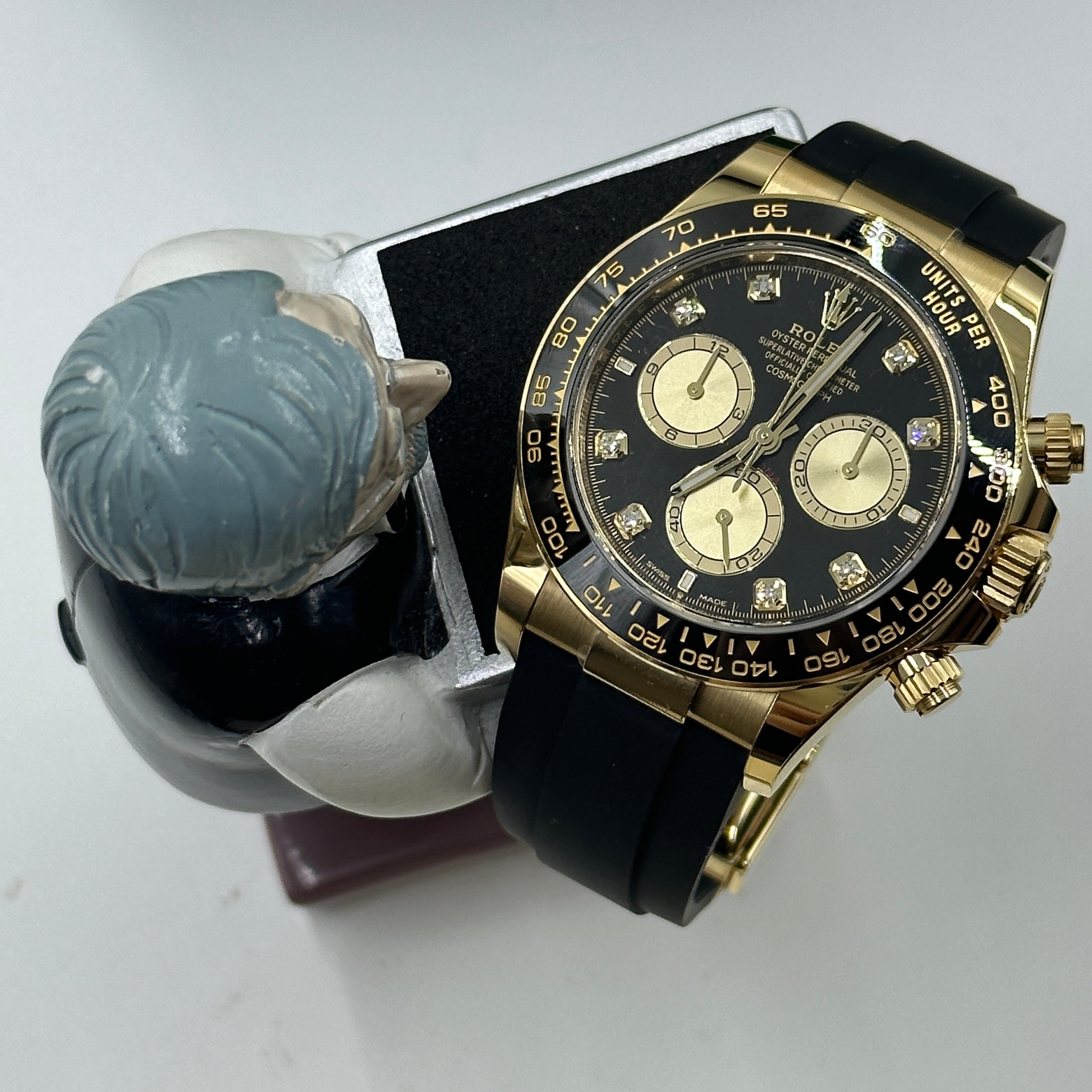 Rolex Cosmograph Daytona 126518 Leuchtend schwarz und golden mit Diamanten besetzt