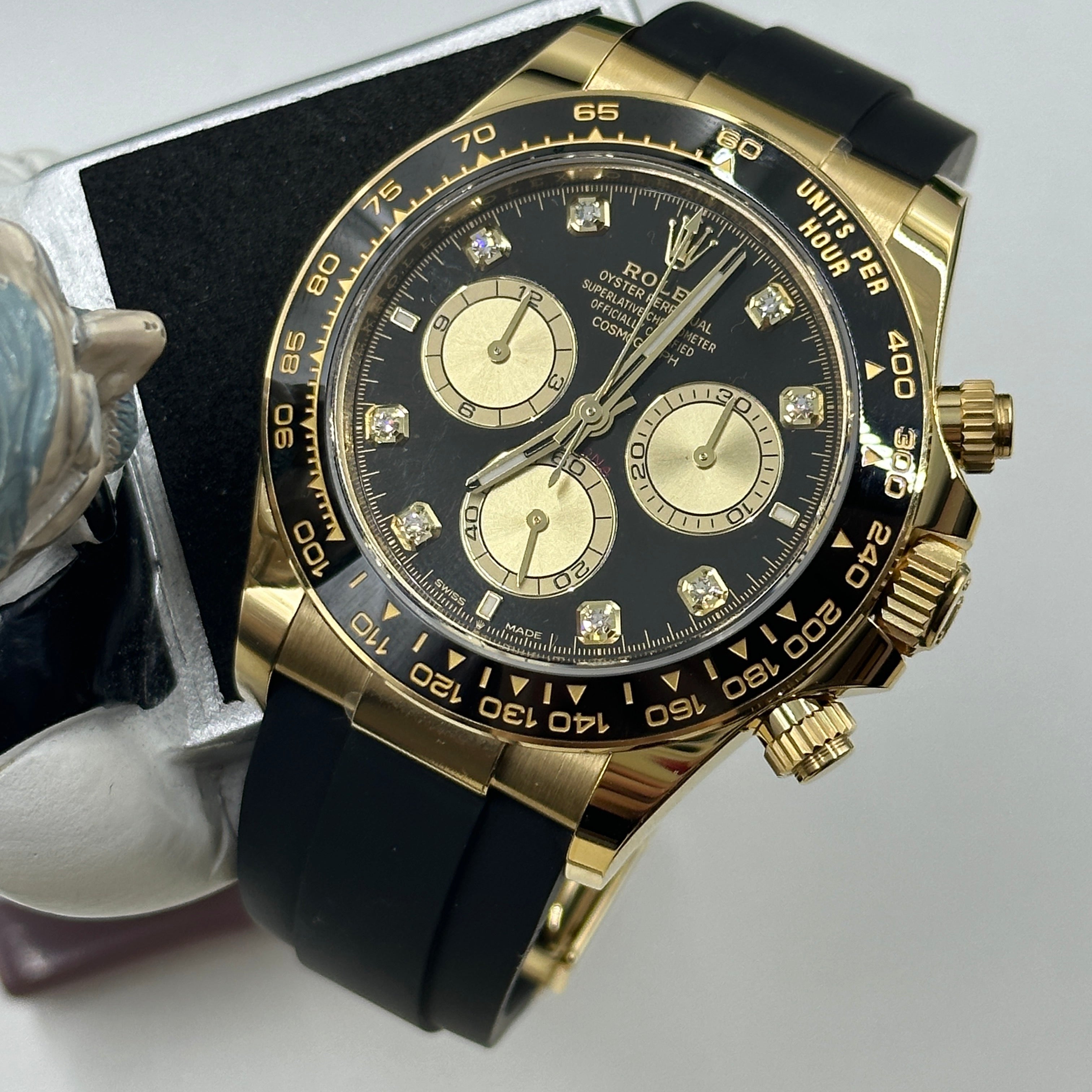 Rolex Cosmograph Daytona 126518 Leuchtend schwarz und golden mit Diamanten besetzt
