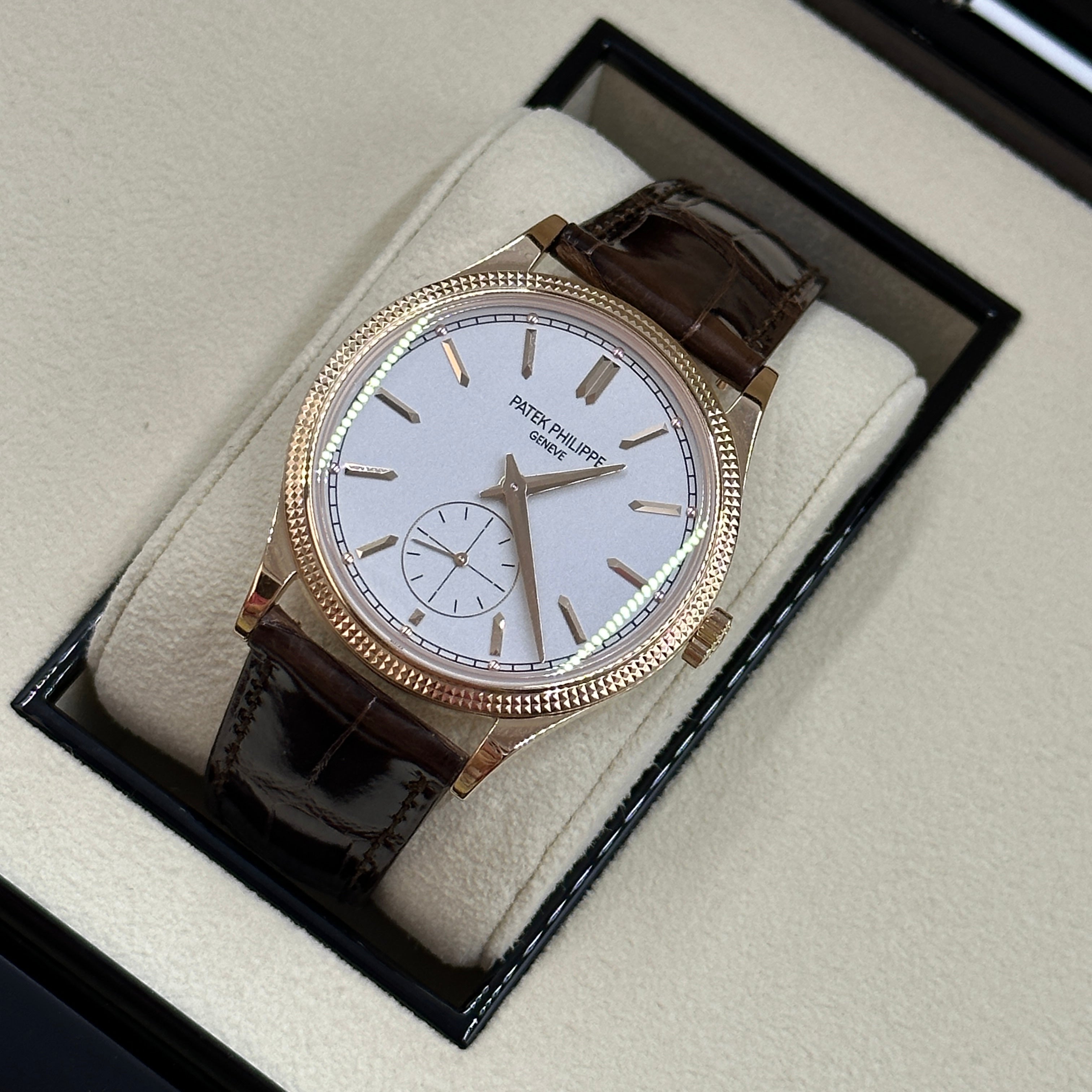 Patek Philippe Calatrava 6119R-001 Roségold 39 mm Clous-de-Paris