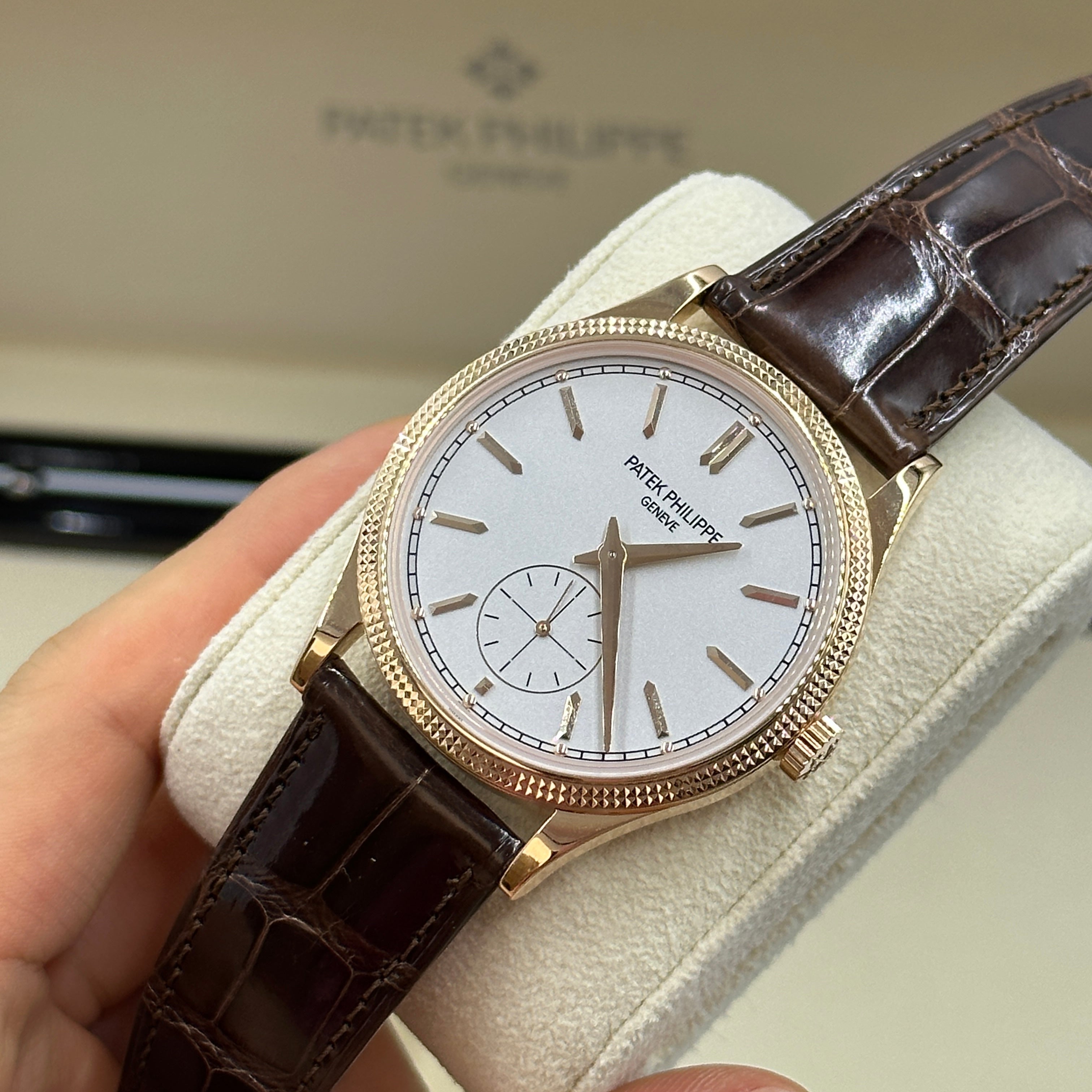 Patek Philippe Calatrava 6119R-001 Roségold 39 mm Clous-de-Paris