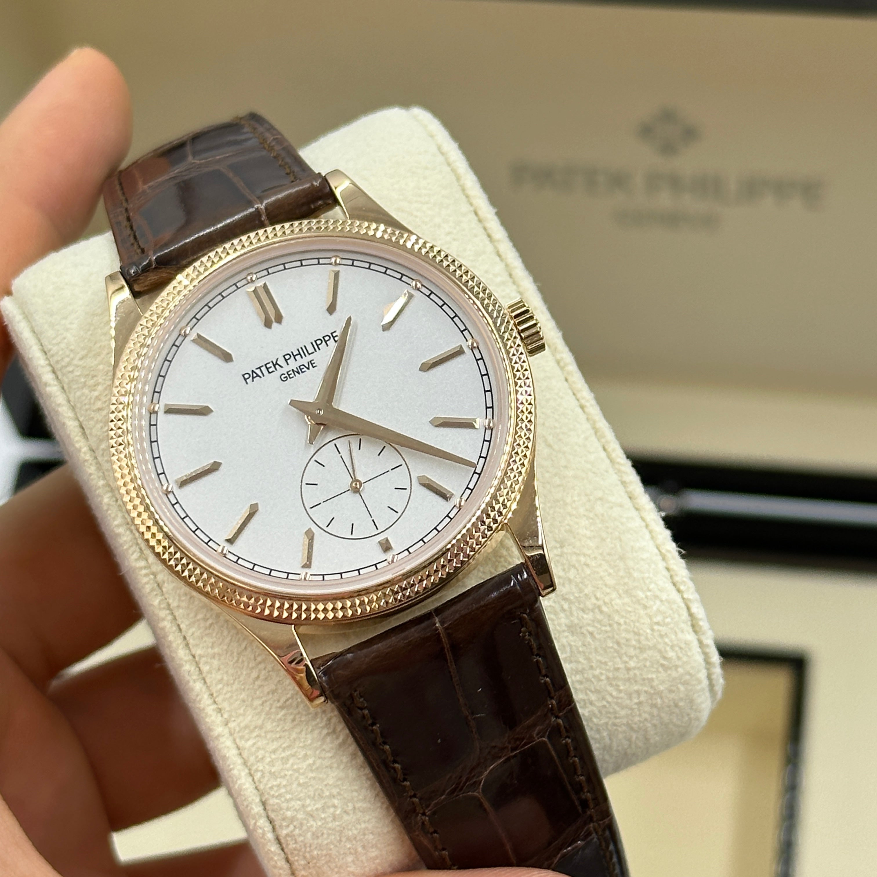 Patek Philippe Calatrava 6119R-001 Roségold 39 mm Clous-de-Paris