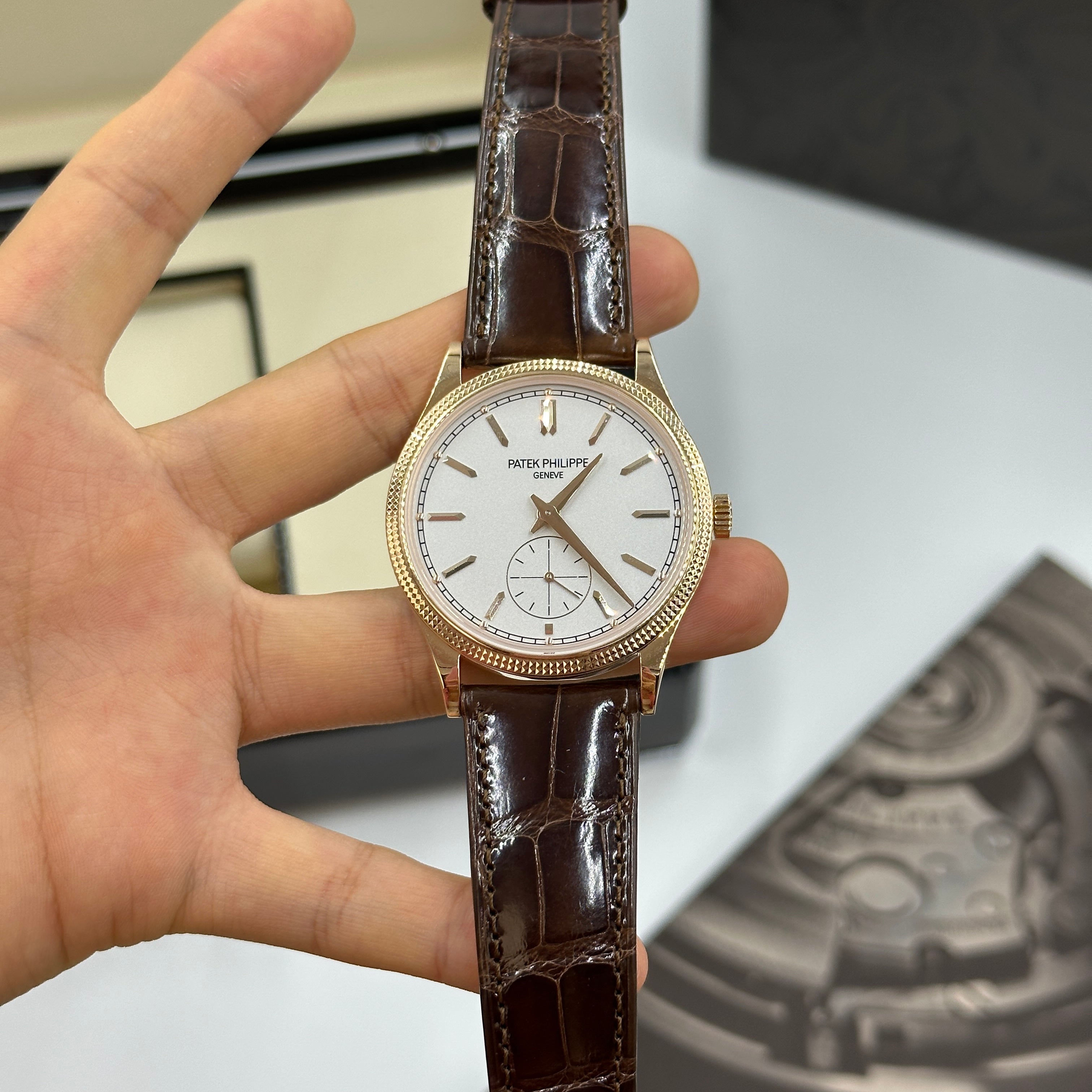 Patek Philippe Calatrava 6119R-001 Roségold 39 mm Clous-de-Paris