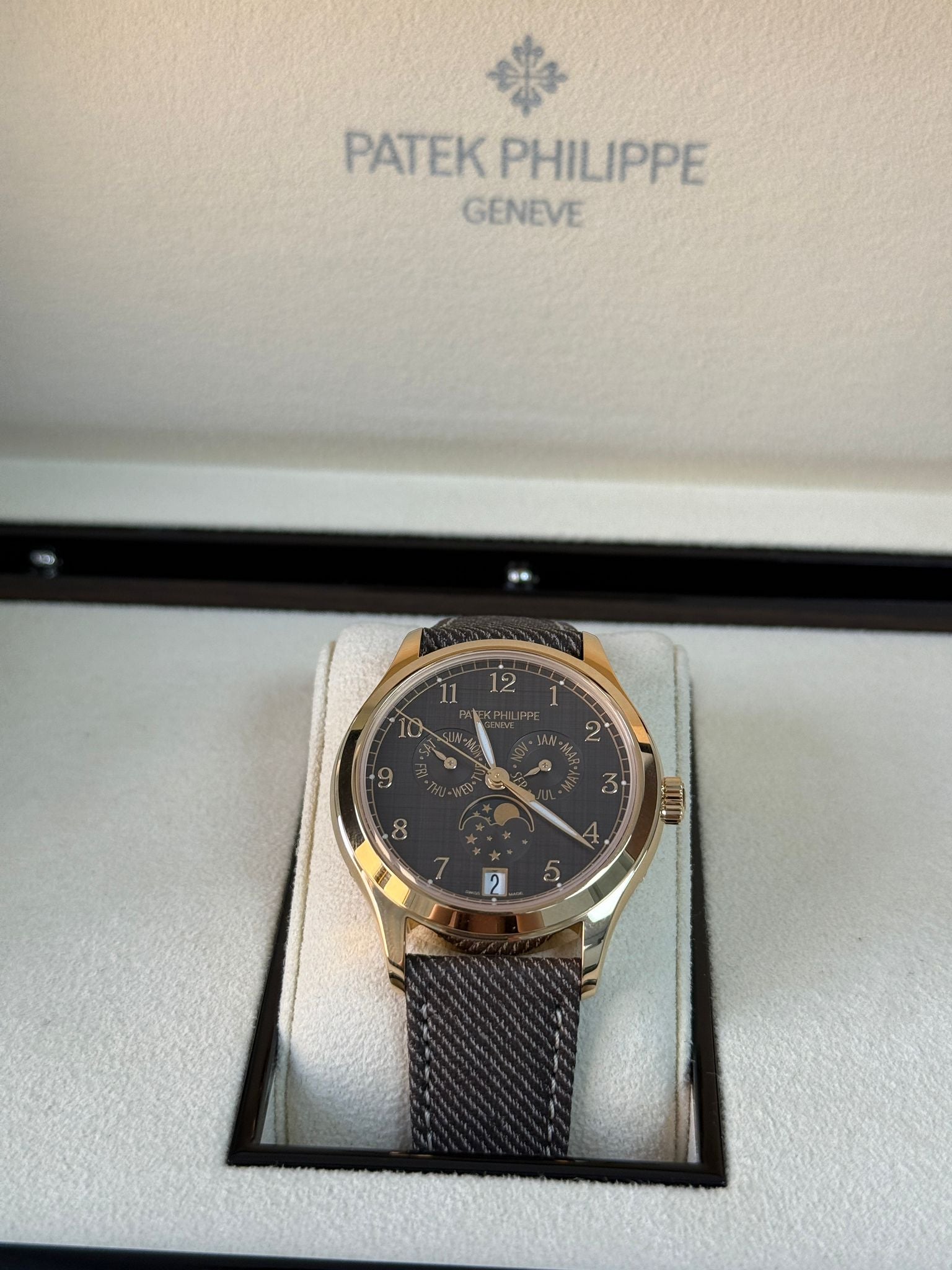 Patek Philippe 4946R-001  2026