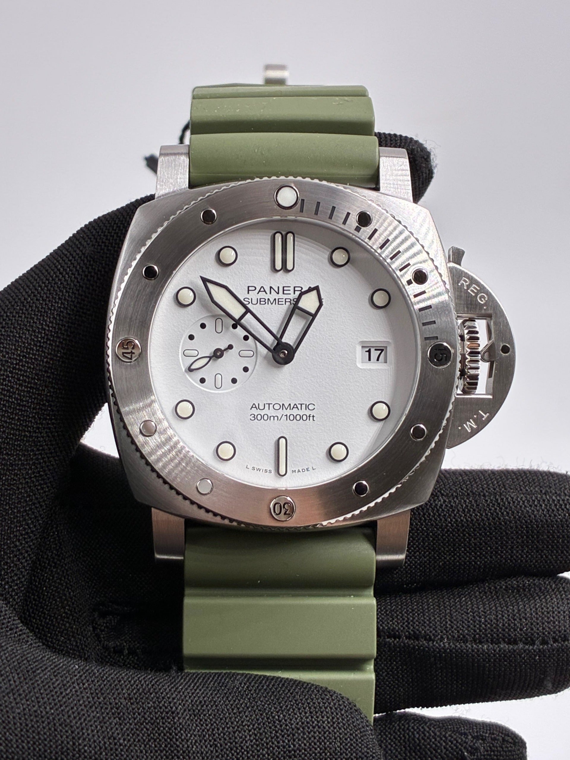 Panerai Submersible PAM01595 White
