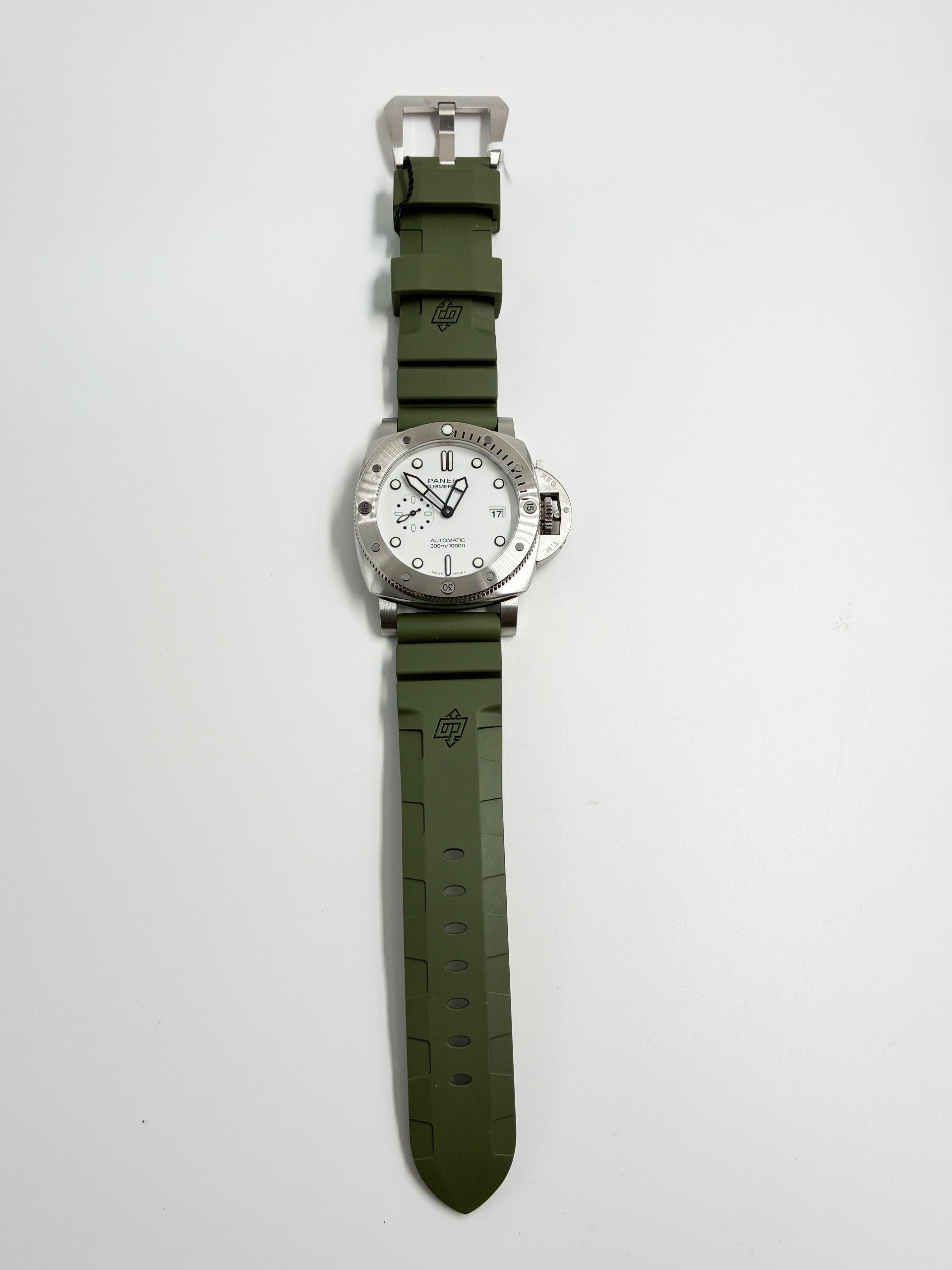 Panerai Submersible PAM01595 White