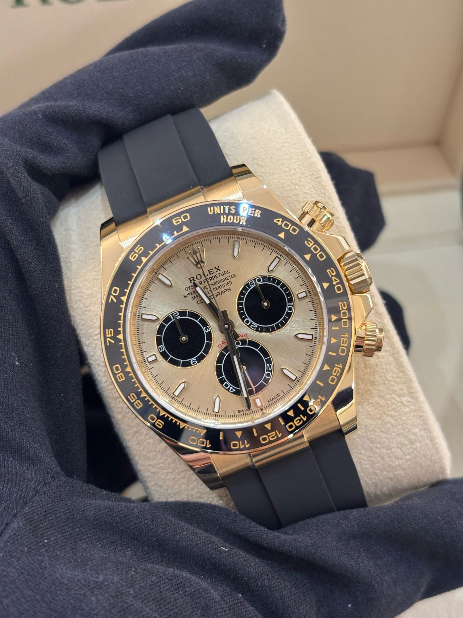 Rolex Cosmograph Daytona 126518 Golden und leuchtend schwarz YML