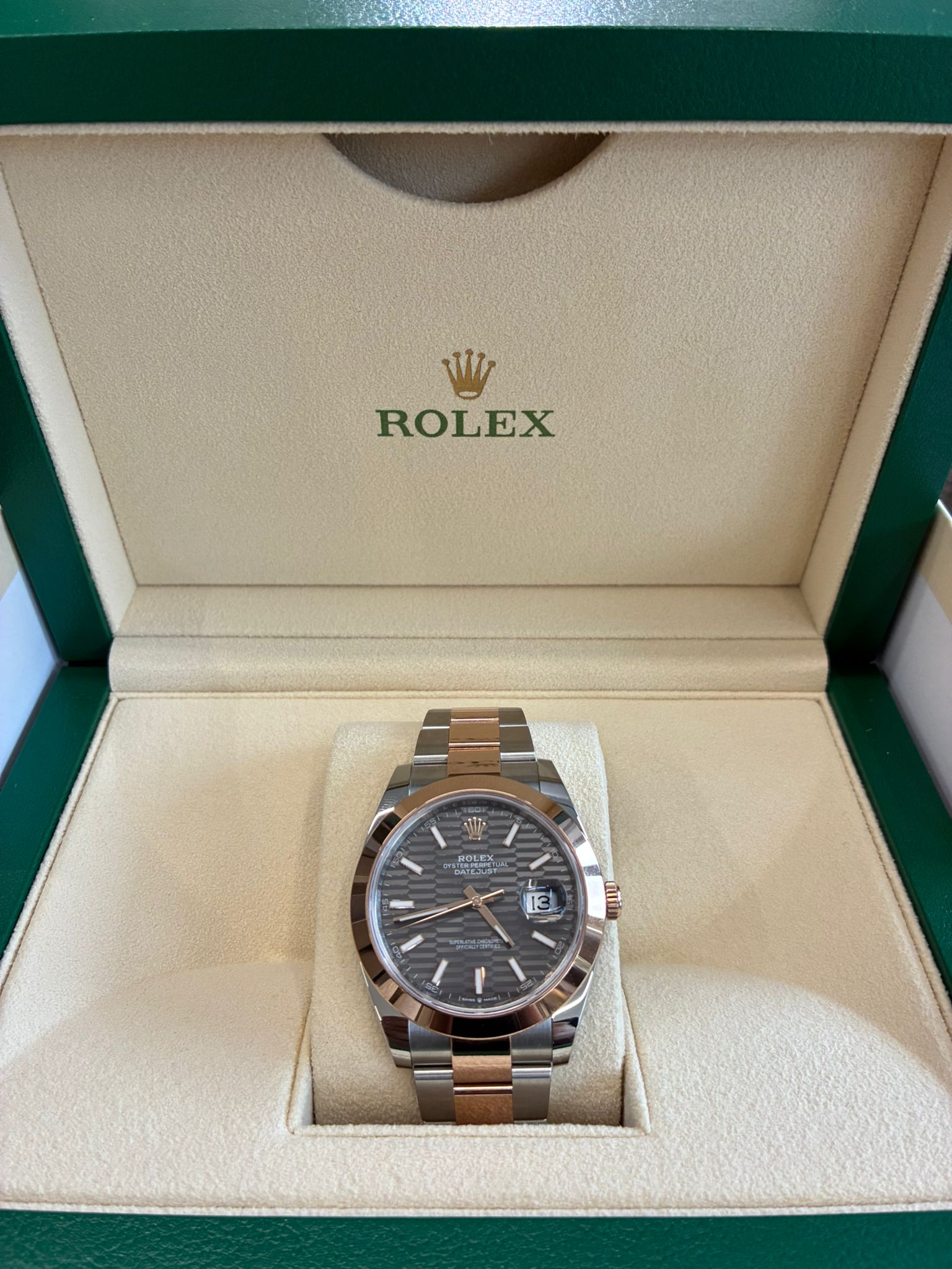 Rolex Datejust 41 126301 Grau geriffelte Oyster 2024