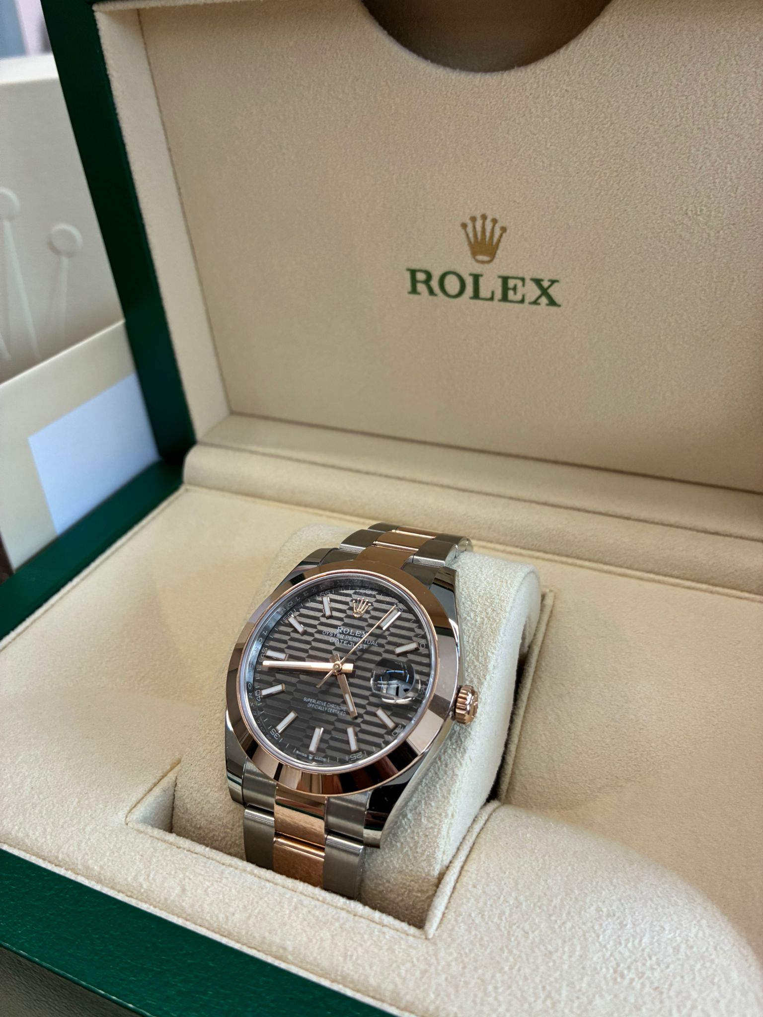 Rolex Datejust 41 126301 Grau geriffelte Oyster 2024