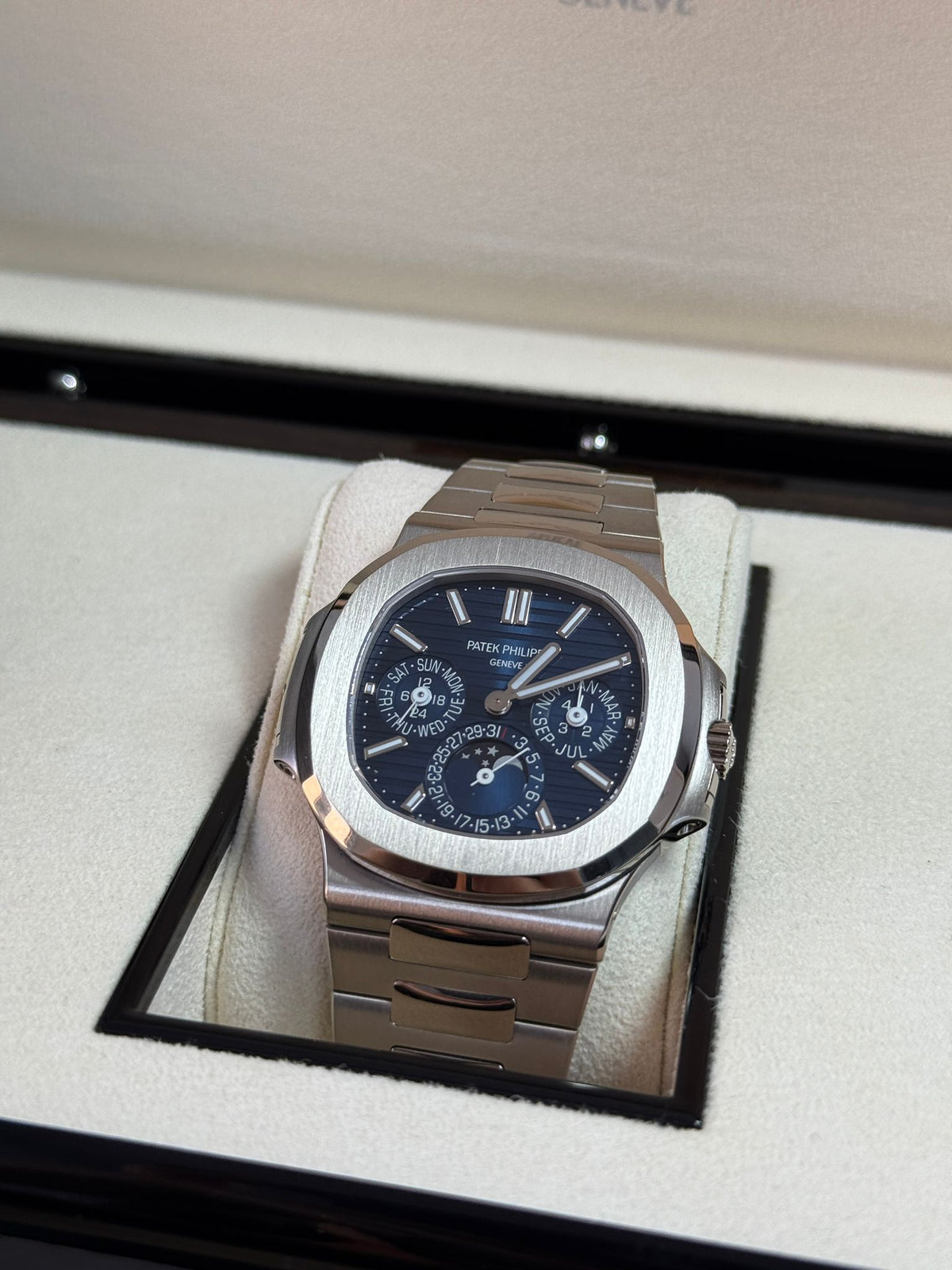 Patek Philippe 5740/1G-001 Nautilus Perpetual Calendar 5740 White Gold / Blue 2026