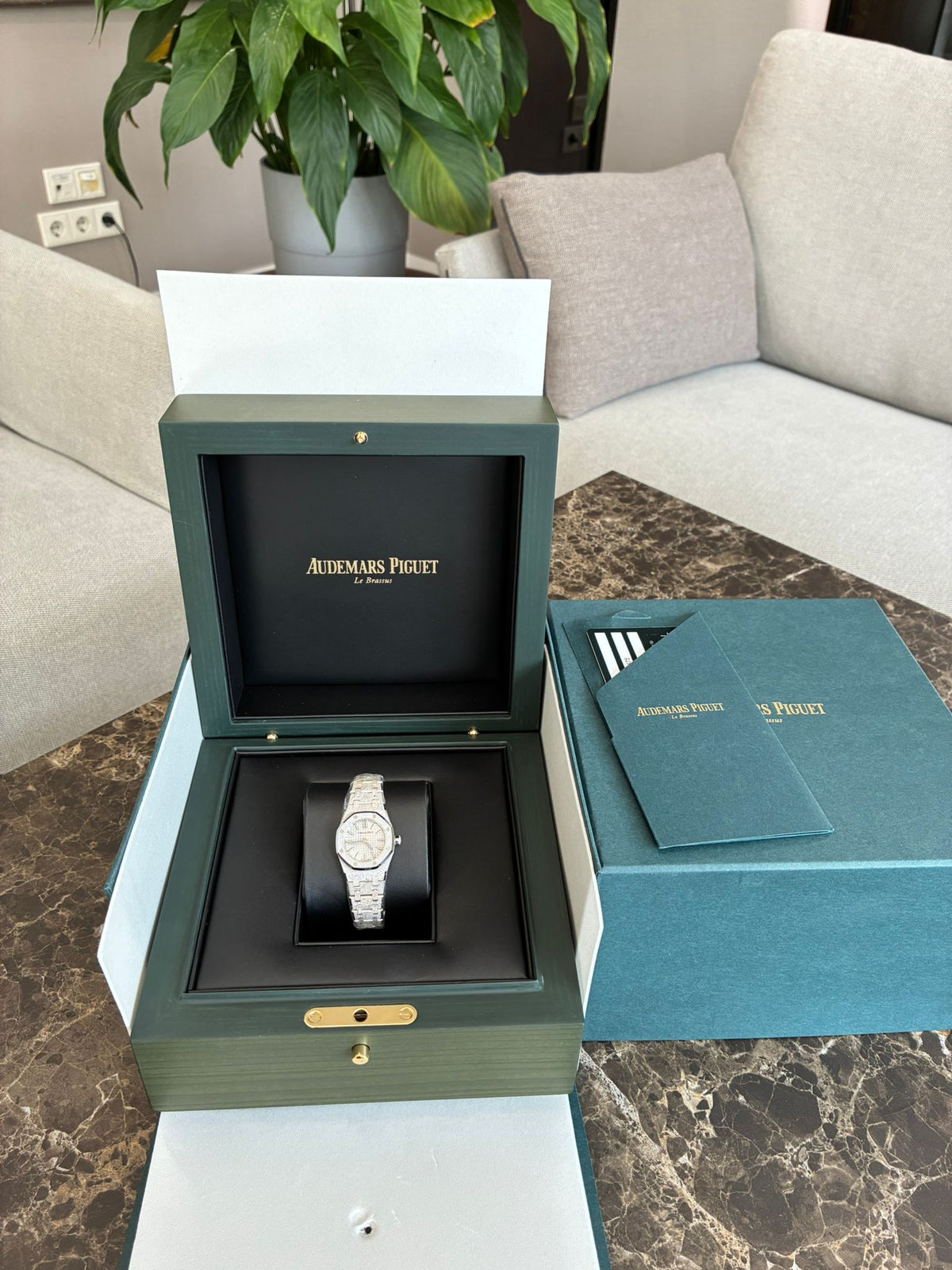 Audemars Piguet Royal Oak Mini Frosted Gold Quartz  67630BC.GG.1312BC.01 2025