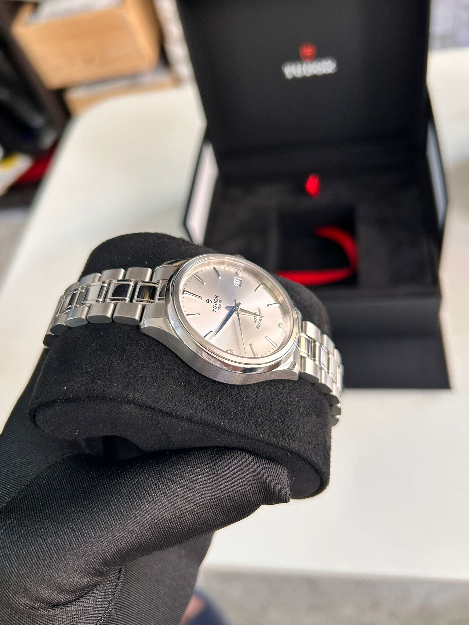 Tudor Style 12500-0003