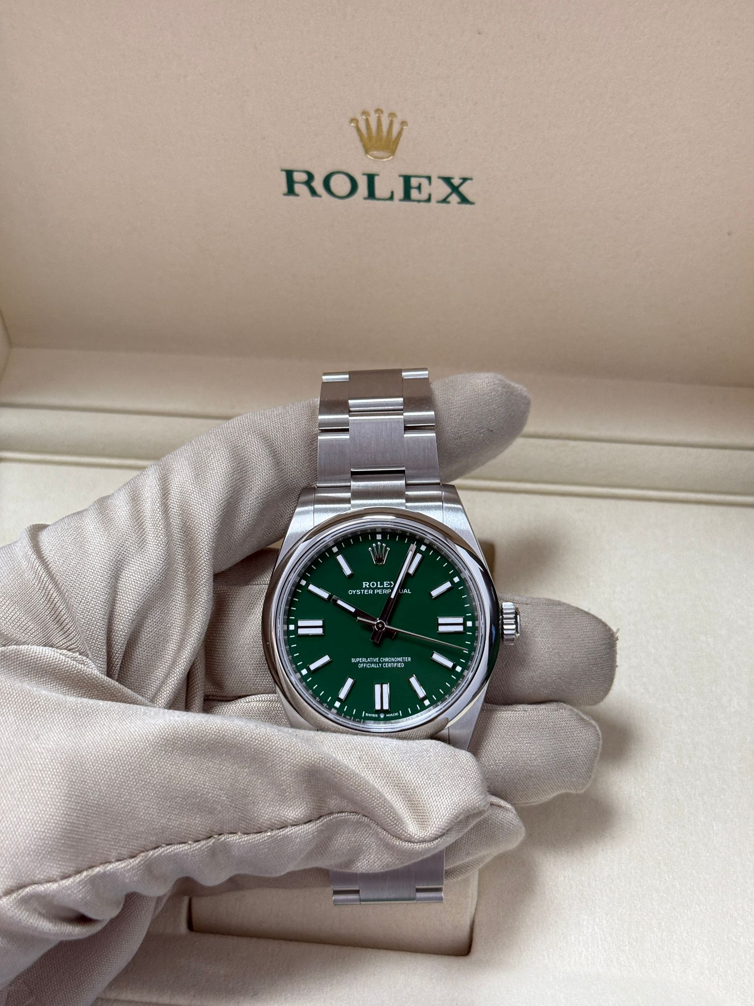 Rolex Oyster Perpetual 134300 Green 2025
