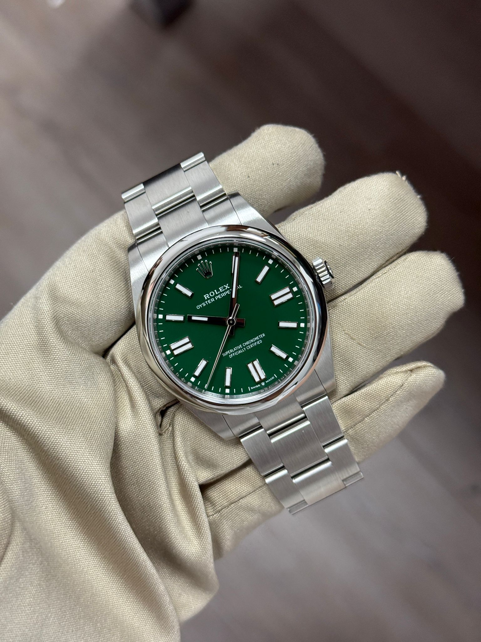 Rolex Oyster Perpetual 134300 Green 2025