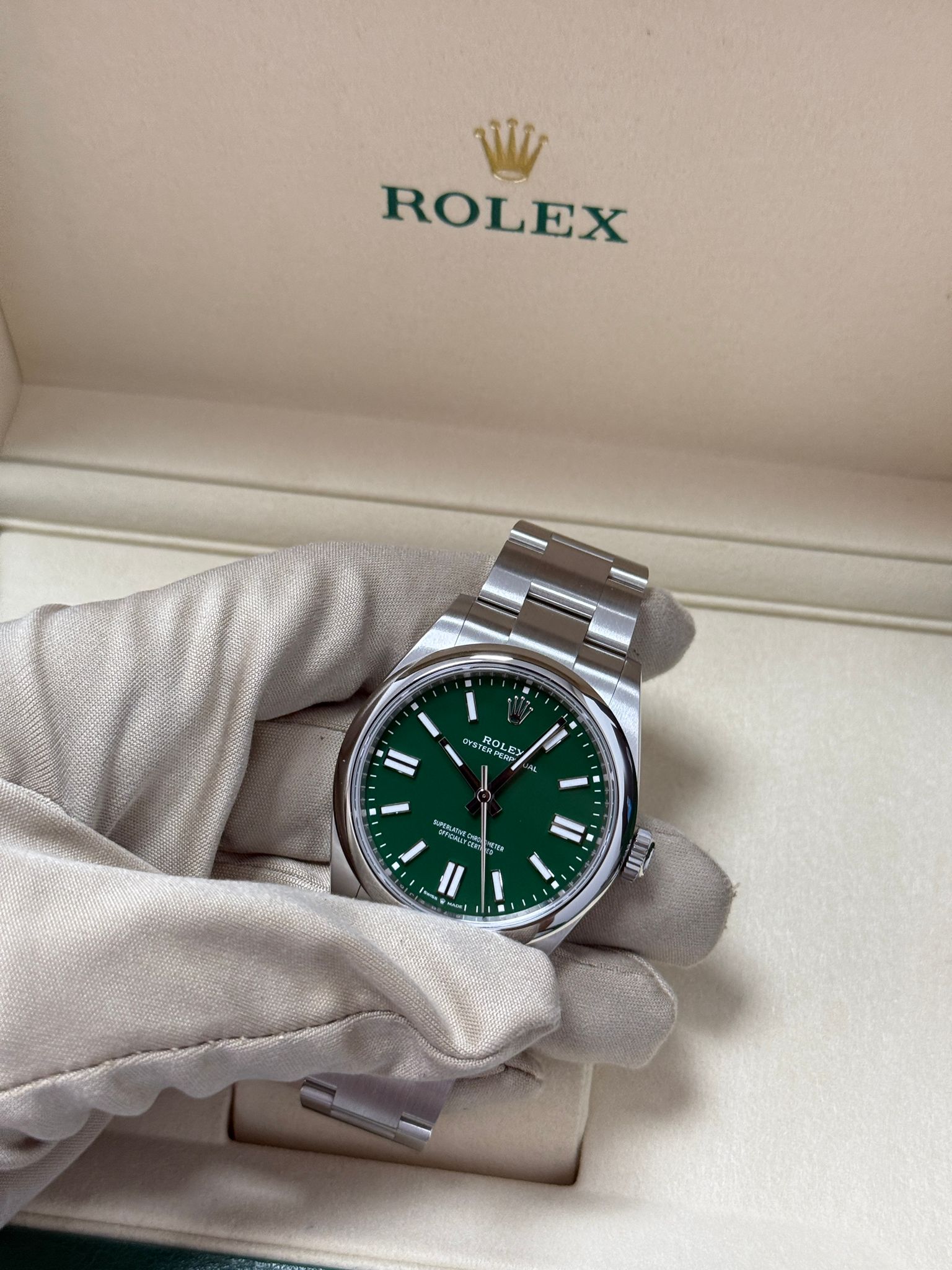 Rolex Oyster Perpetual 134300 Green 2025