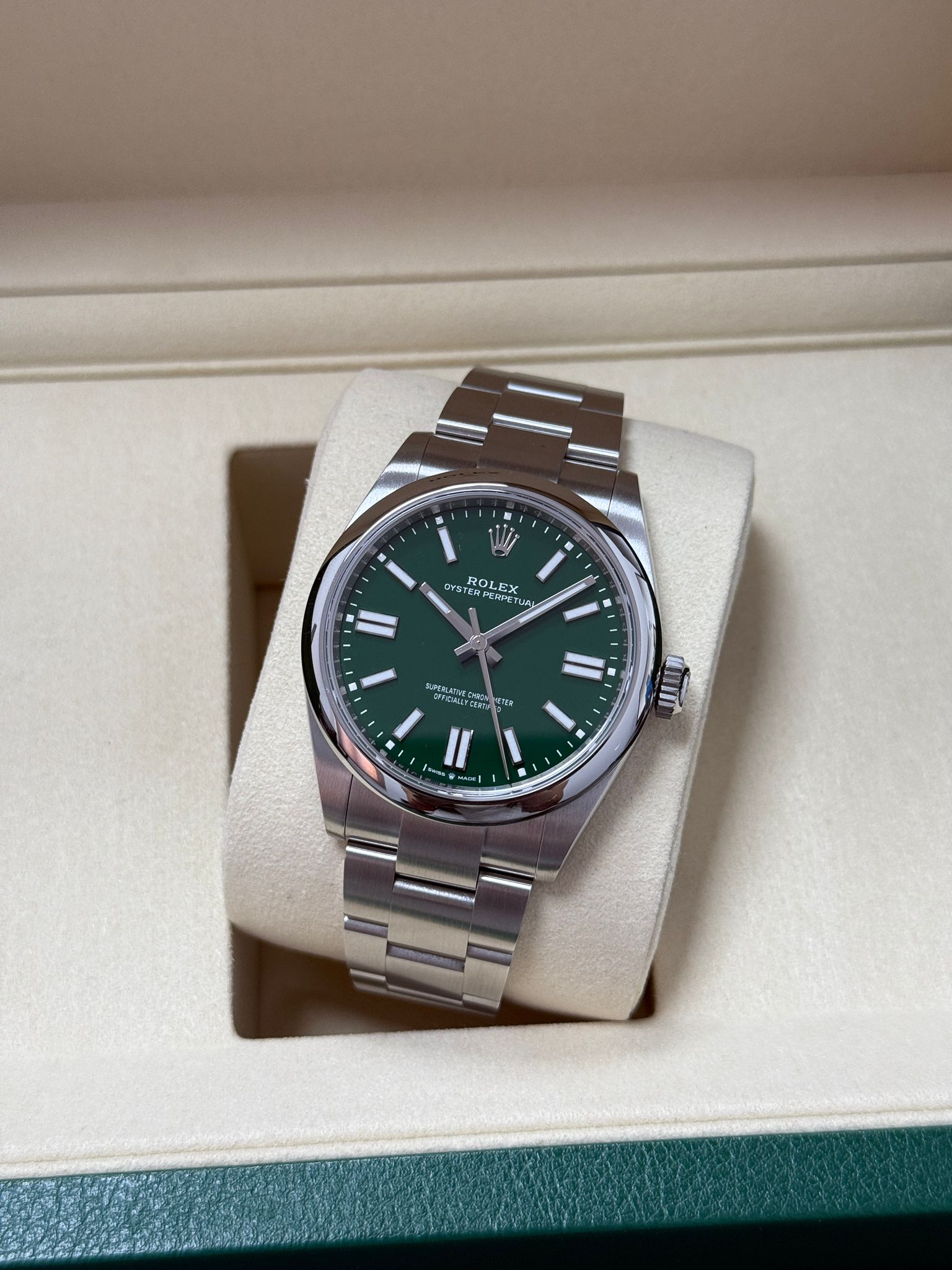 Rolex Oyster Perpetual 134300 Green 2025