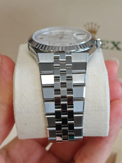 Rolex Land-Dweller 40 127334 White 2026