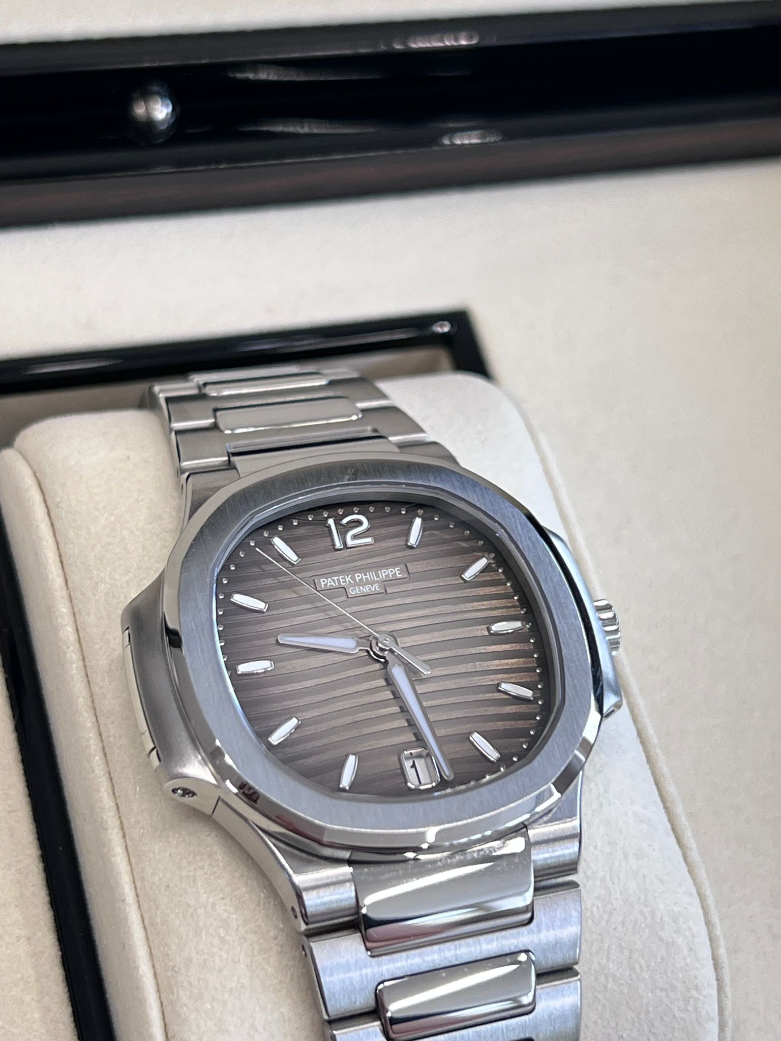 Patek Philippe 7118/1A-011  2025