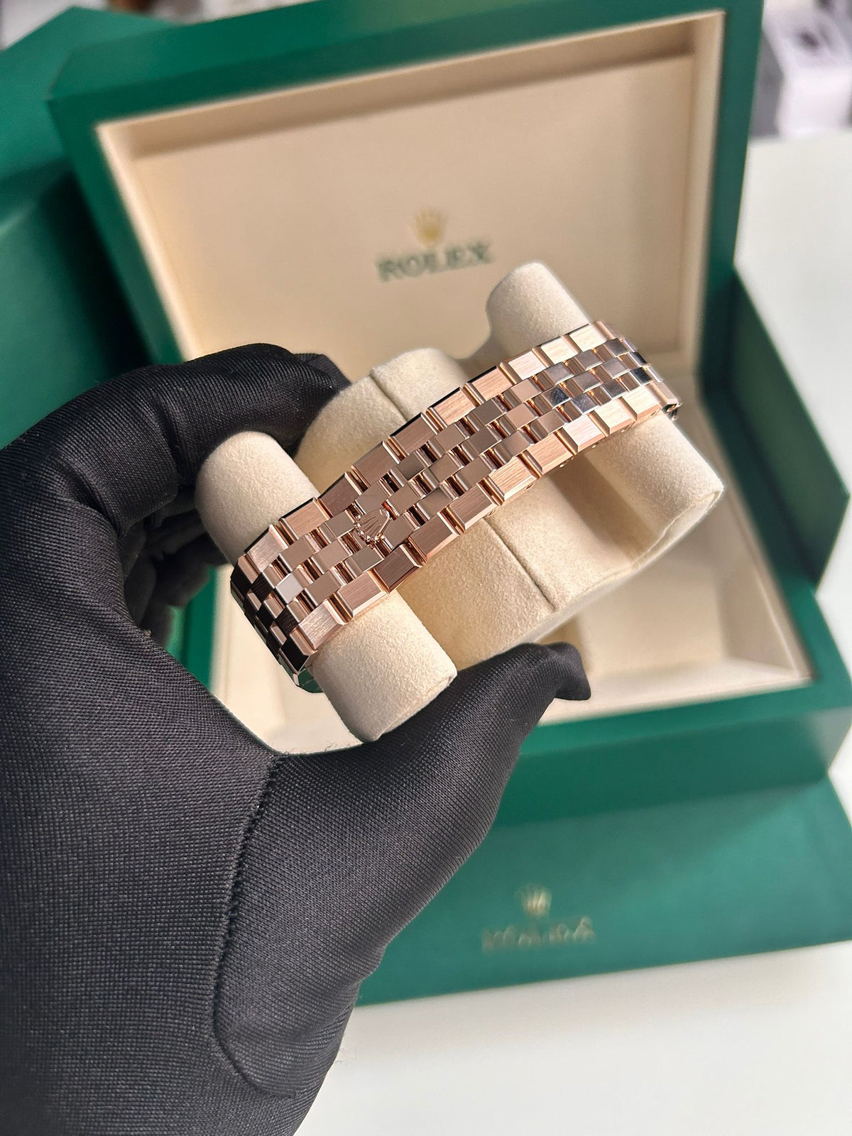 Rolex Land-Dweller 40 127335 White 2026