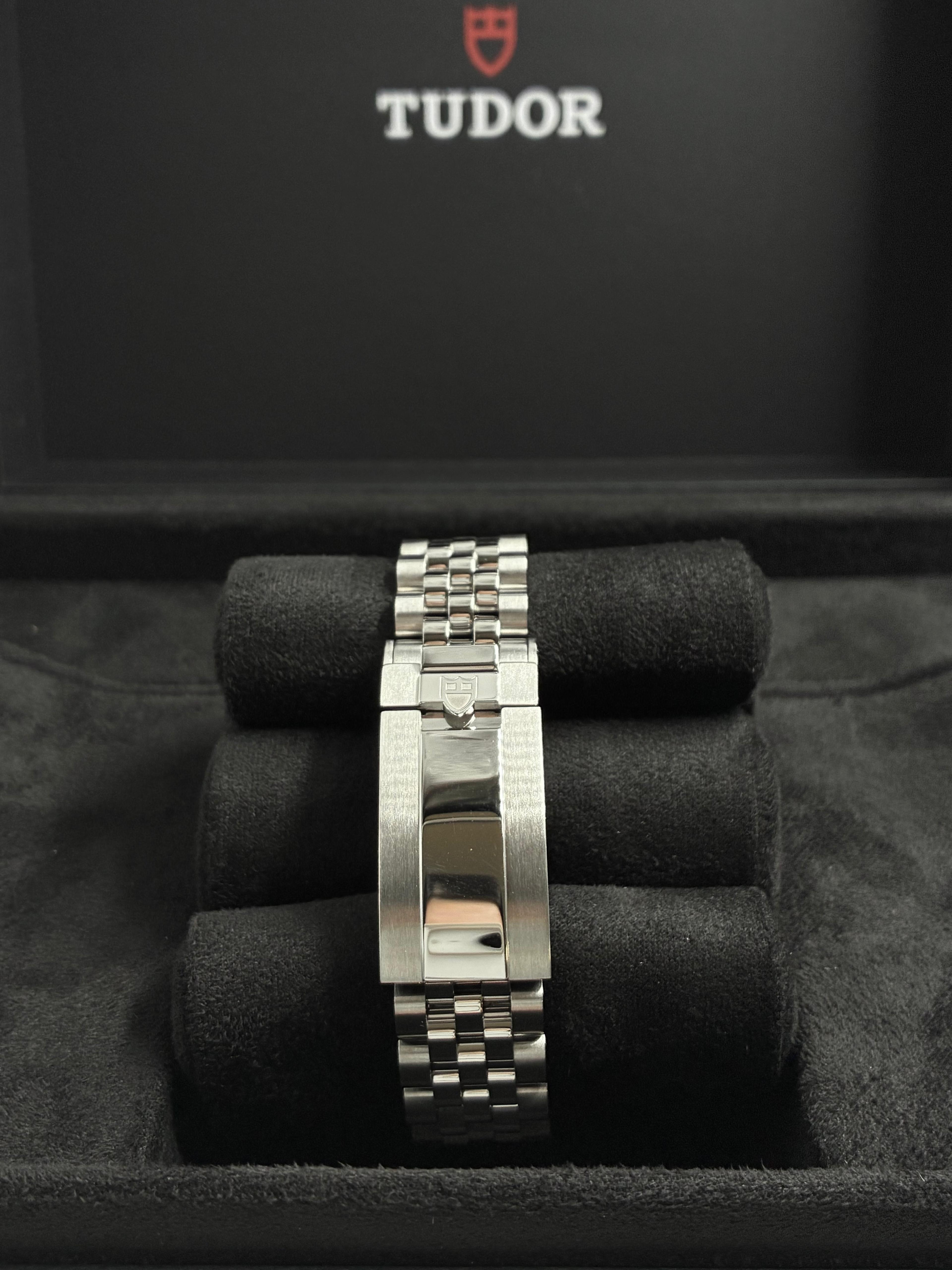 Tudor Black Bay 79600-0004 Black