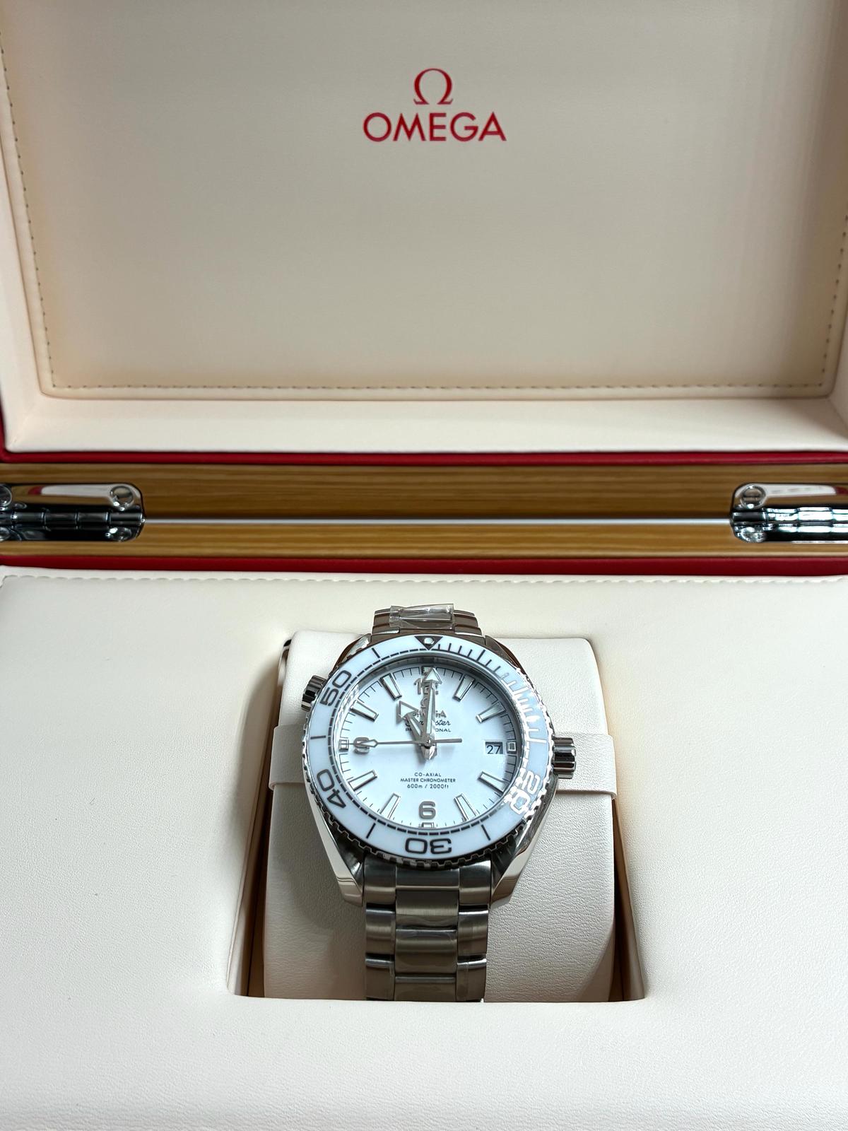 Omega Seamaster Planet Ocean 215.30.40.20.04.001 2026