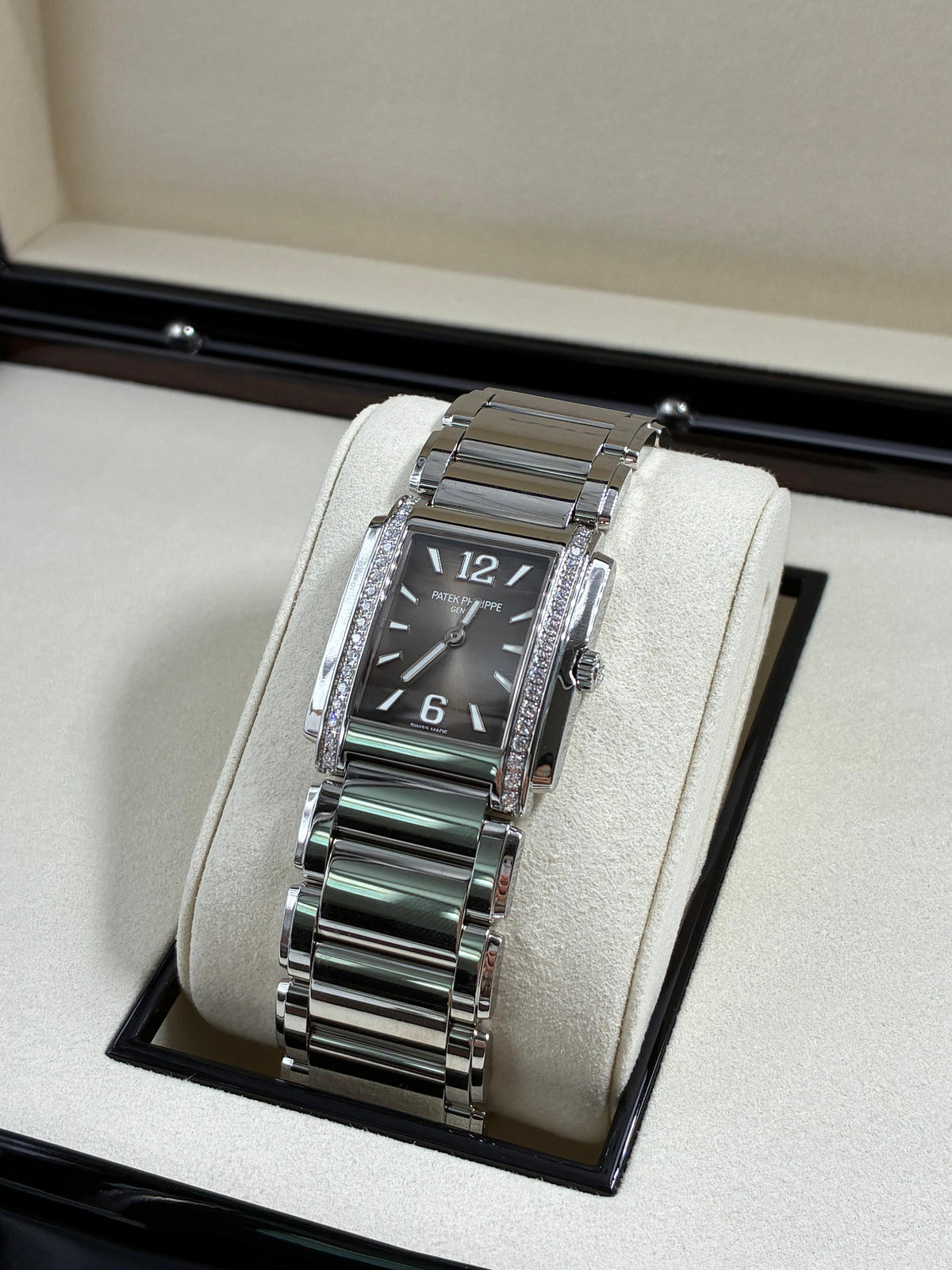 Patek Philippe 4910/1200A-010   2025