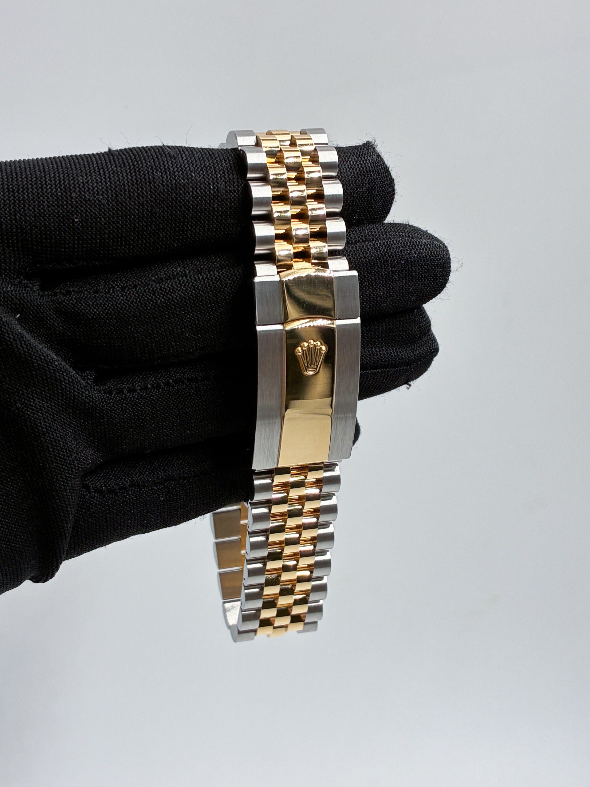 Rolex Datejust 36 126233NG White Jubilee 2026