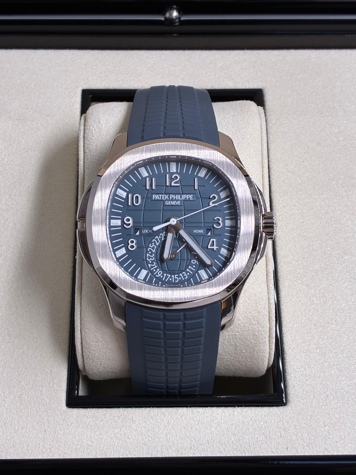 Patek Philippe Aquanaut 5164G-001  2025