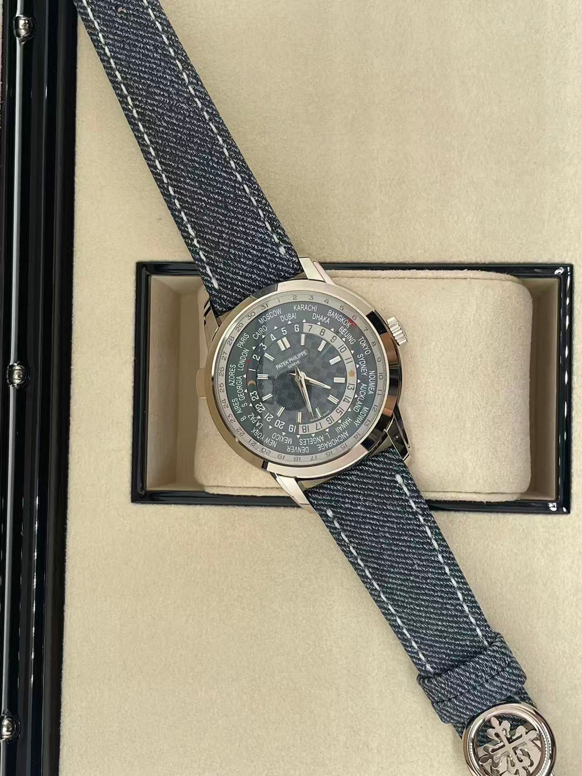 Patek Philippe 5330G-001  2025