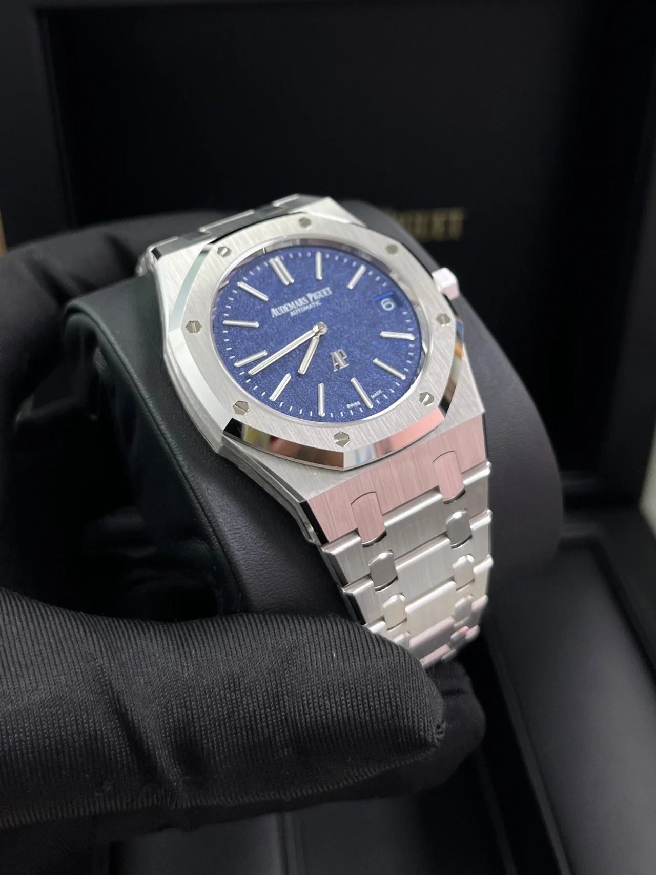 Audemars Piguet Royal Oak "jumbo" Extra-thin 16202BC.OO.1240BC.02 2025