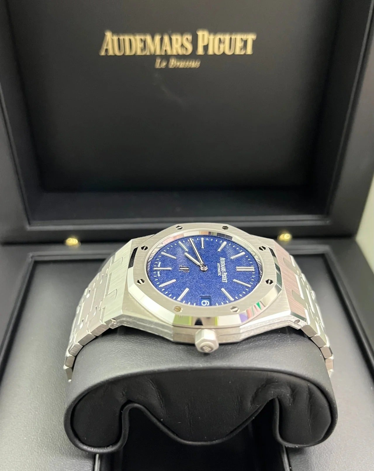 Audemars Piguet Royal Oak "jumbo" Extra-thin 16202BC.OO.1240BC.02 2025