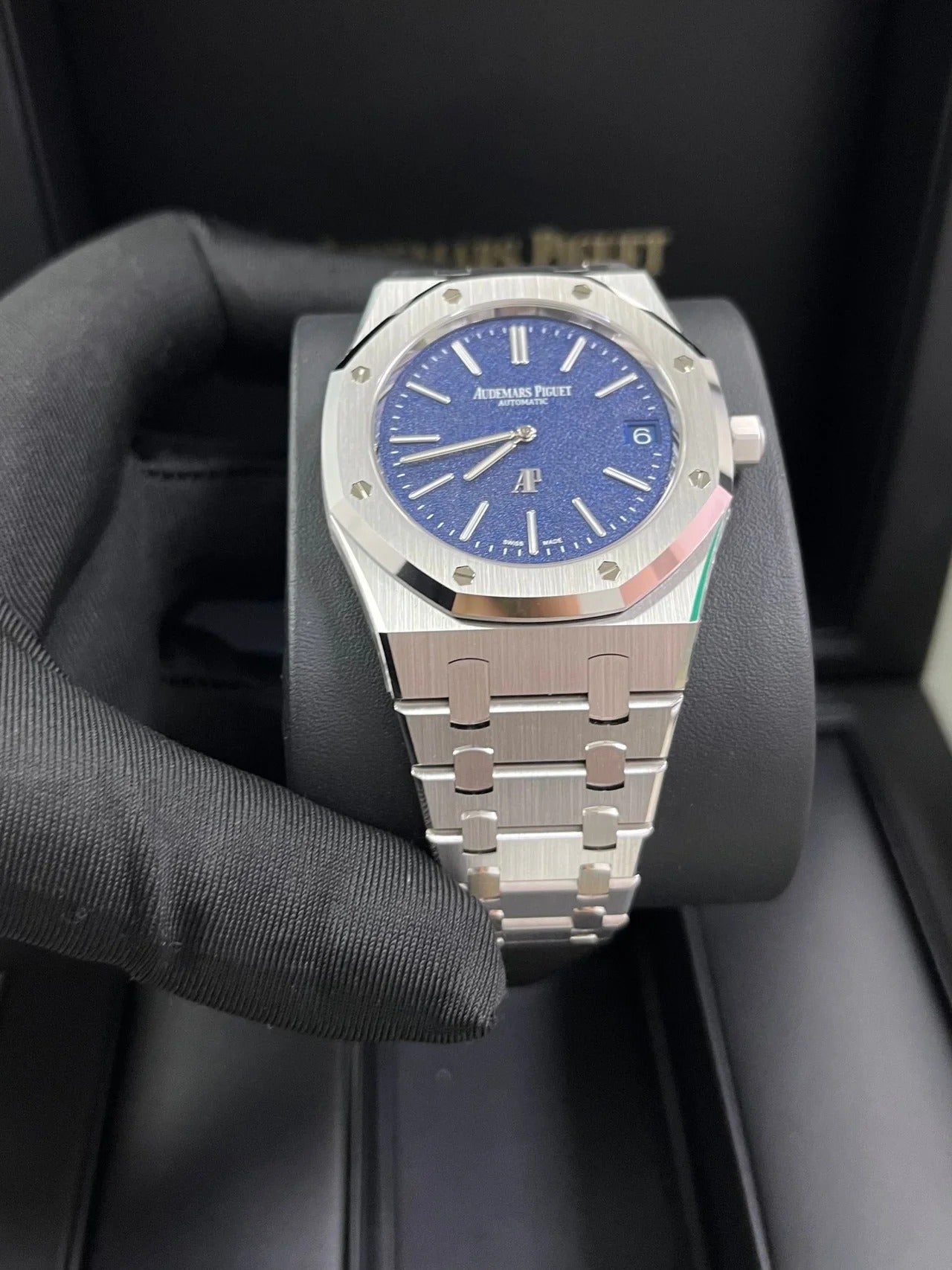 Audemars Piguet Royal Oak "jumbo" Extra-thin 16202BC.OO.1240BC.02 2025