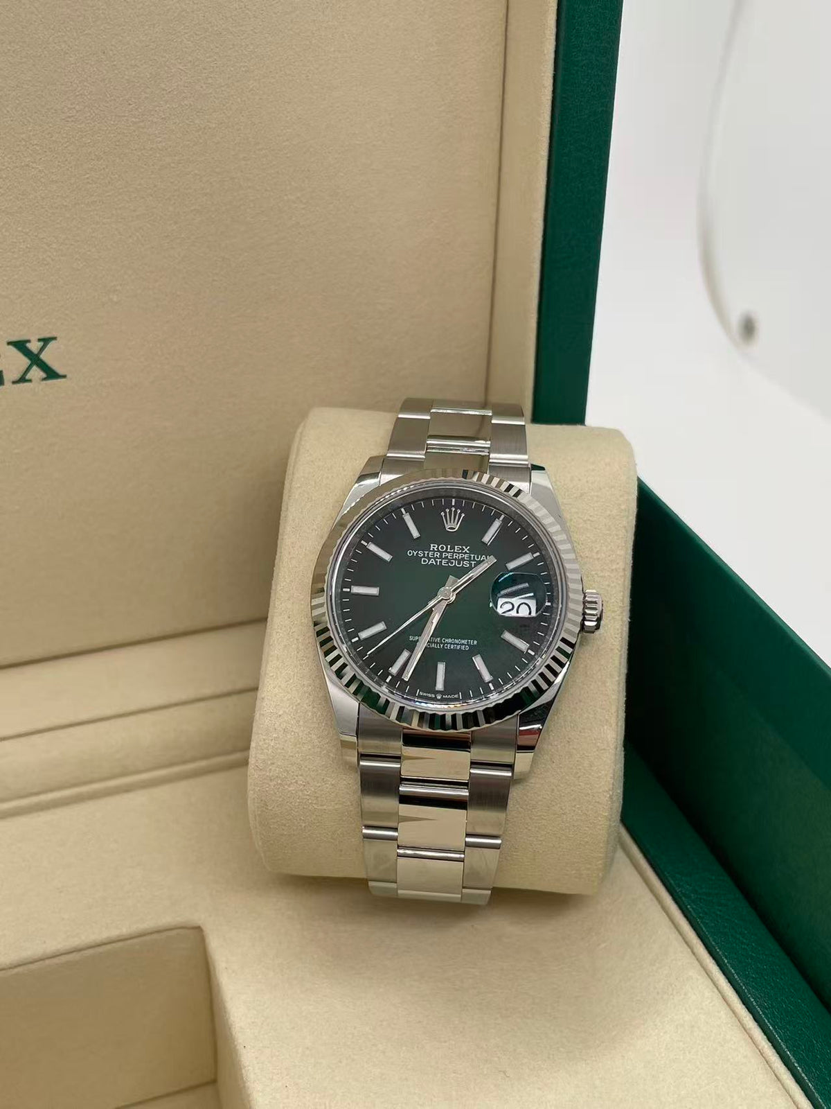 Rolex Datejust 36 126234 Ombré Green Oyster 2026