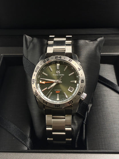 grand-seiko Sport Collection SBGM247G