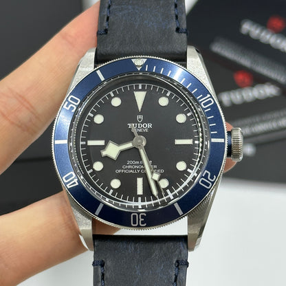 Tudor Black Bay 41 mm 79230B-0007 Blaues Leder 2024