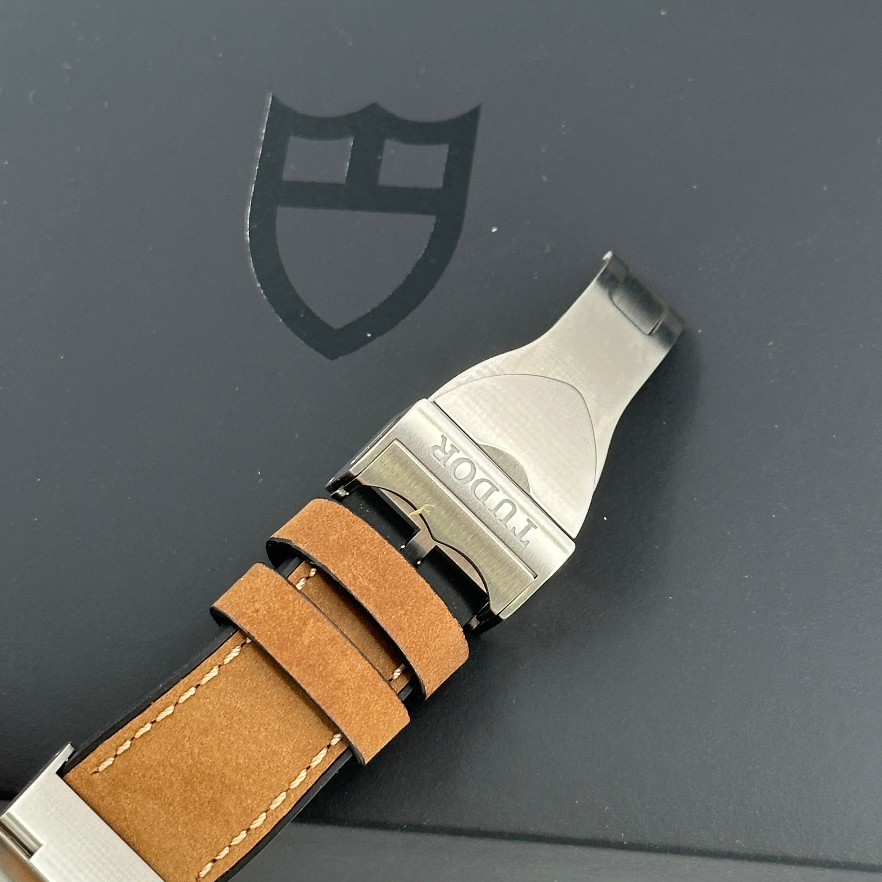 Tudor Black Bay P01 42 mm 70150-0001 Schwarzes Leder 2024