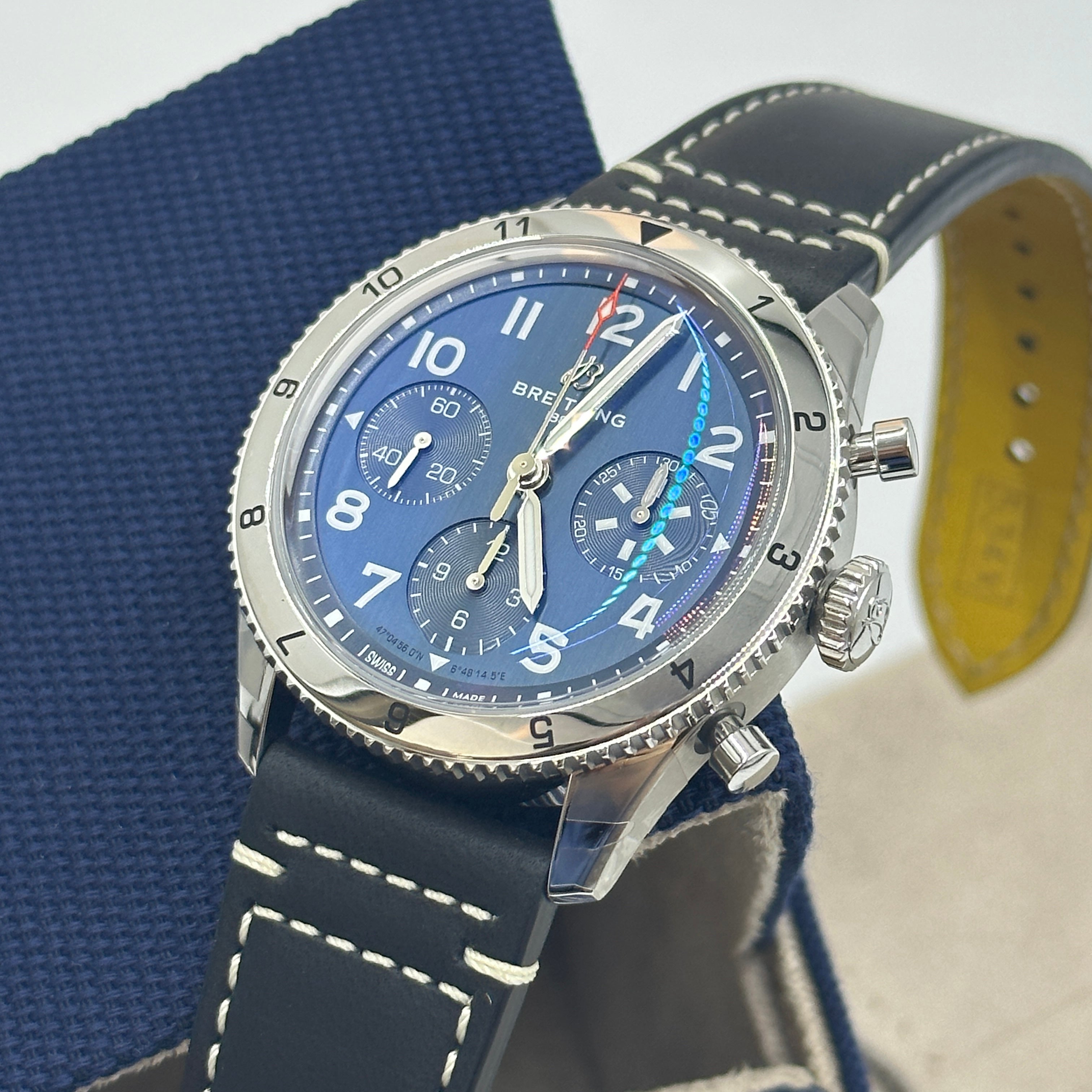 Breitling Classic AVI 42 mm Chronograph 42 Tribut an Vought F4U Corsair A233801A1C1A1 2025