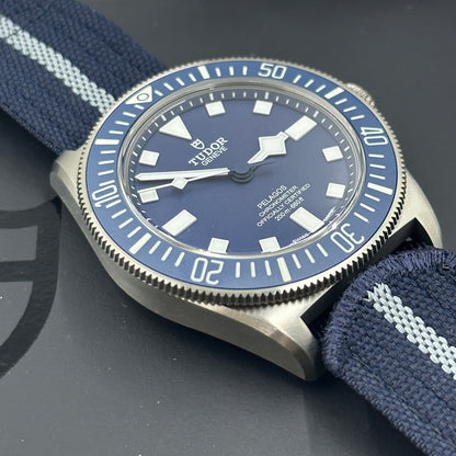Tudor Pelagos FXD 42 mm 25707B/24 Blauer Stoff 2024