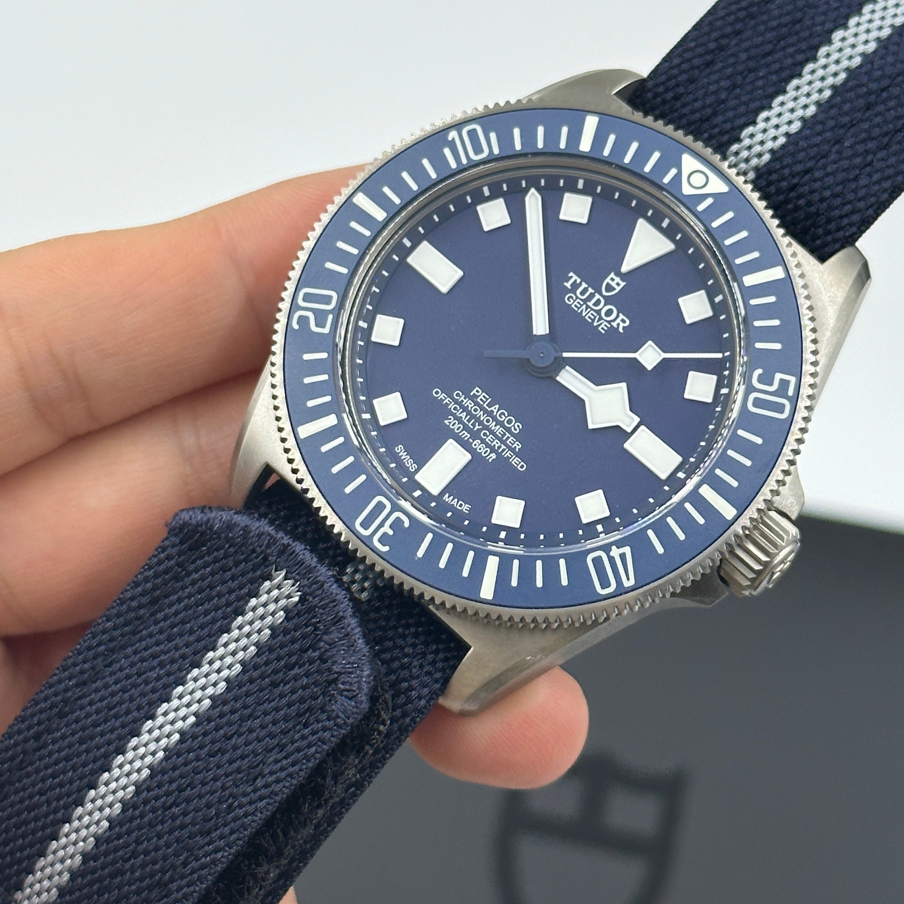 Tudor Pelagos FXD 42 mm 25707B/24 Blauer Stoff 2024