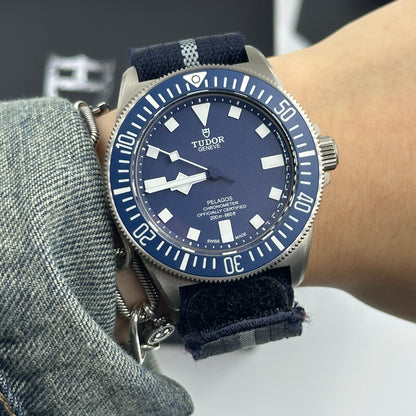 Tudor Pelagos FXD 42 mm 25707B/23-0001 Blauer Stoff 2024